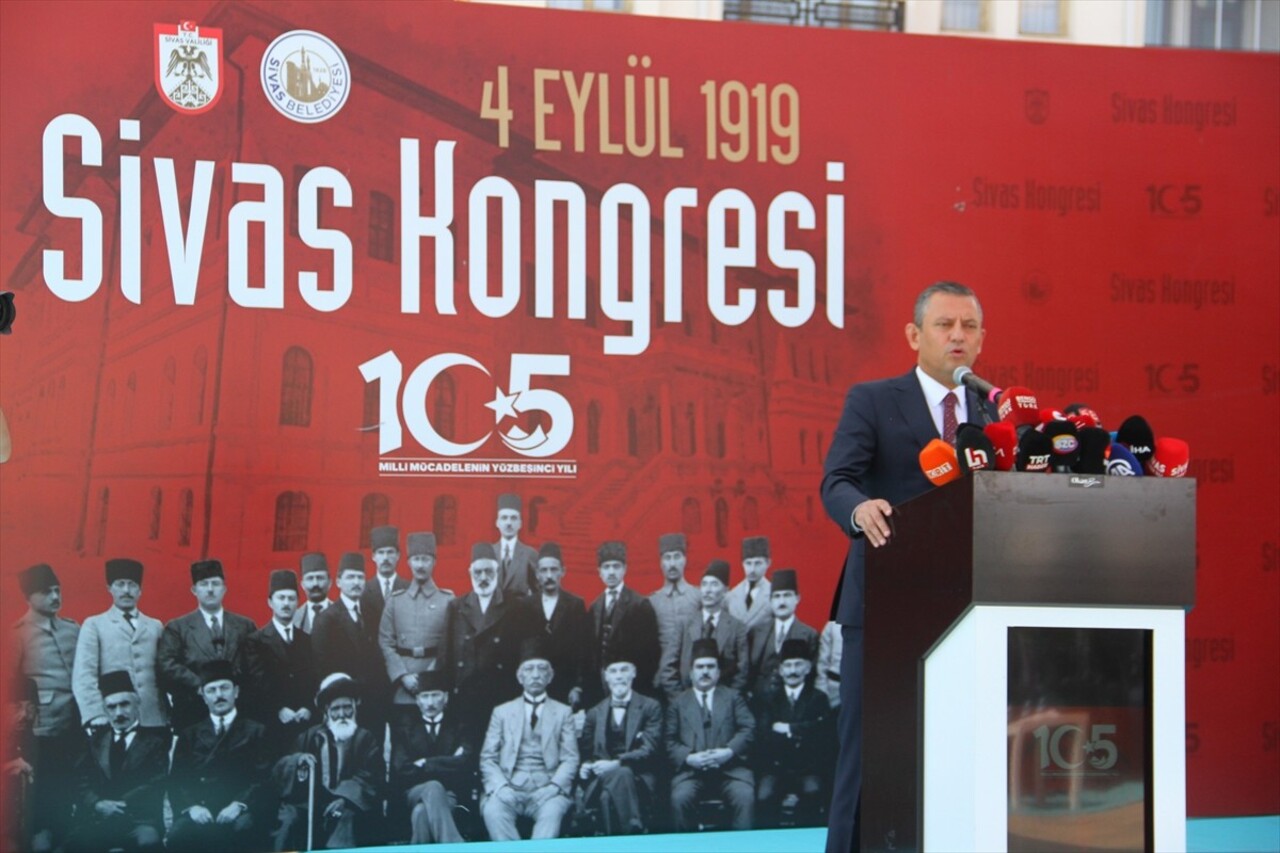 CHP Genel Başkanı Özgür Özel, Sivas'ta, Atatürk ve Kongre Müzesi bahçesinde düzenlenen Sivas...