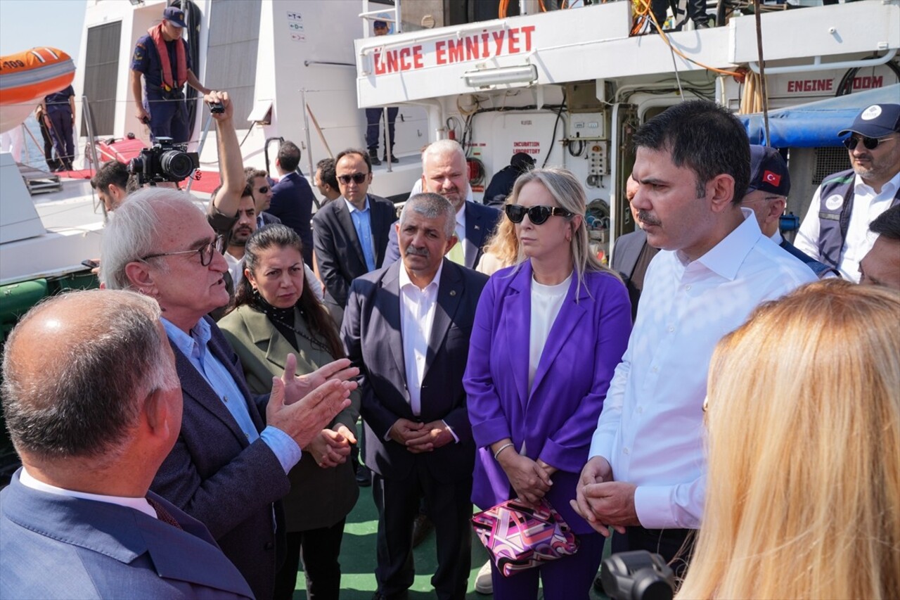 Çevre, Şehircilik ve İklim Değişikliği Bakanı Murat Kurum, İzmir Körfezi'nde yaşanan toplu balık...