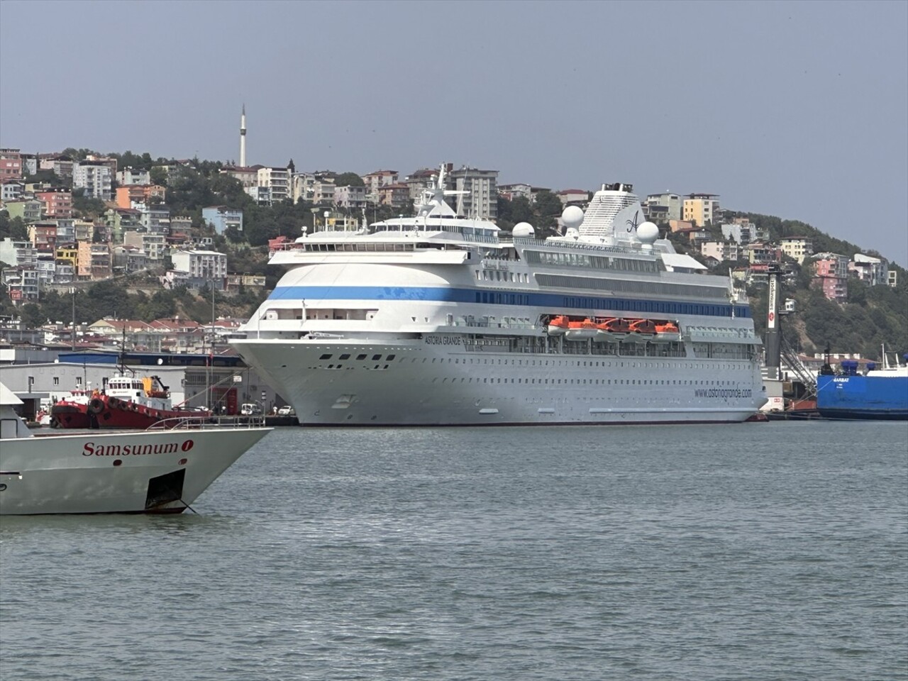 Rusya'nın Soçi kentinden hareket eden Panama bandıralı "Astoria Grande" kruvaziyeri, Samsun'a...