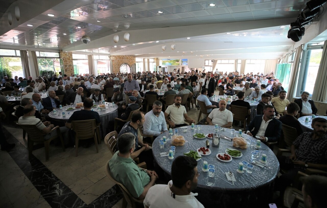 Mardin'in merkez Artuklu ilçesinde aralarında husumet bulunan iki aile barıştırıldı. İlçede 2 yıl...