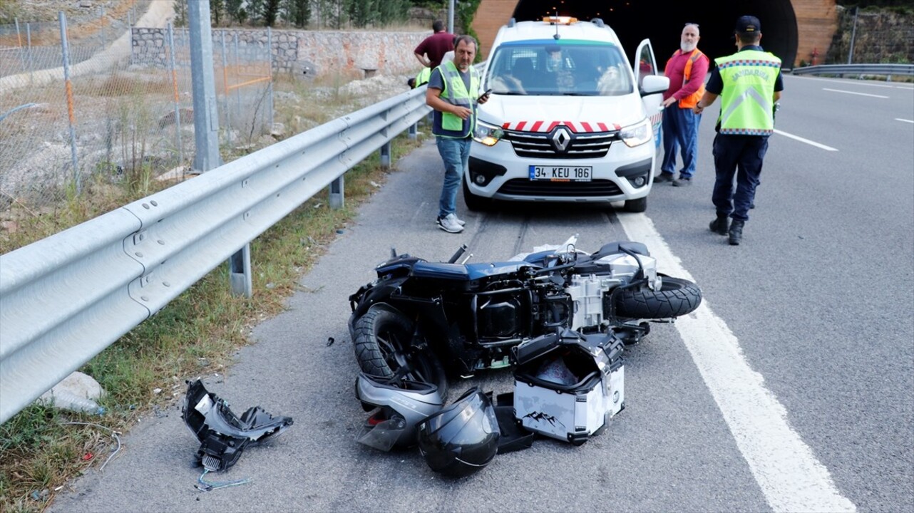 Kocaeli'nin İzmit ilçesinde meydana gelen motosiklet kazasında 1 kişi öldü, 1 kişi yaralandı. Kaza...