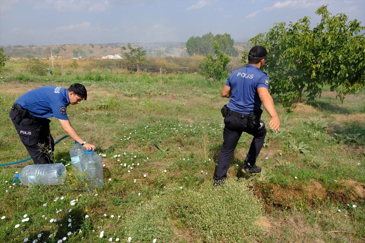 Kırklareli'nde çıkan anız yangını, itfaiye ekiplerinin müdahalesiyle söndürüldü. Yangında, 300...