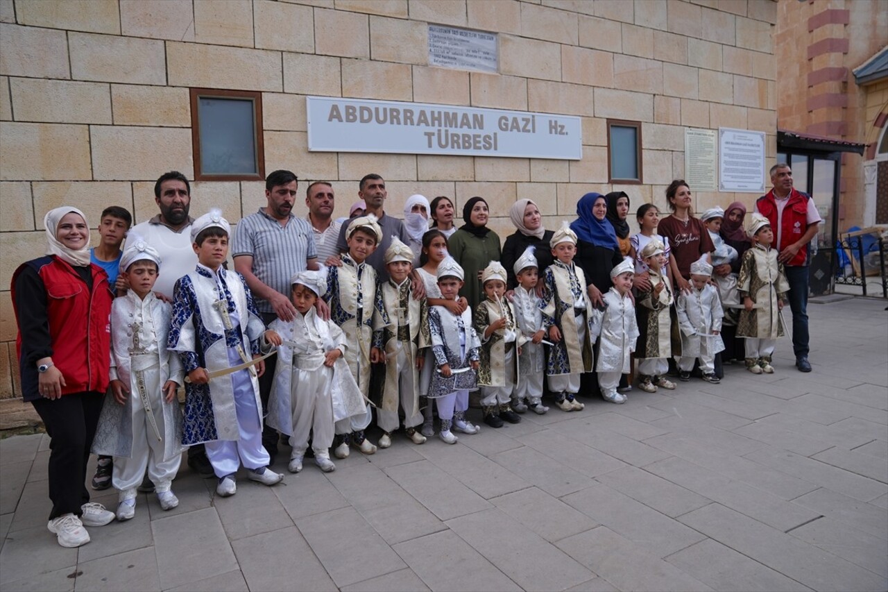 Erzurum Vakıflar Bölge Müdürlüğünün desteklediği 150 çocuk için sünnet etkinliği organize edildi....