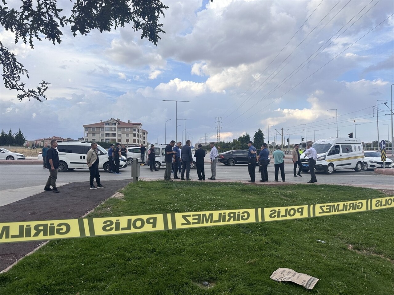 Konya'nın Selçuklu ilçesinde polis tarafından takip edilen çalıntı otomobildeki şüpheliler...