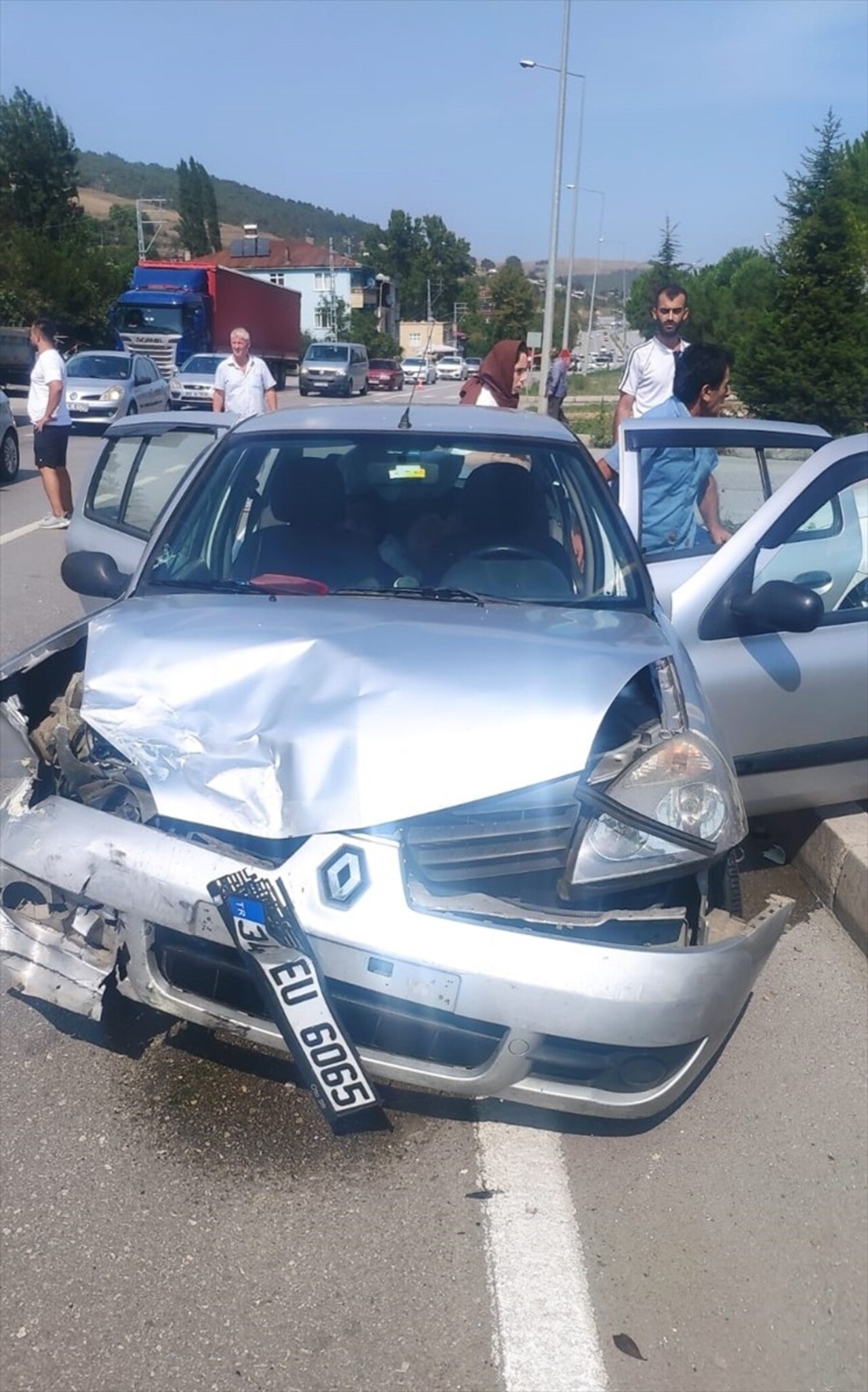 Samsun'un Atakum ilçesinde iki otomobilin çarpışması sonucu 3'ü hemşire, 7 kişi yaralandı. Olay...