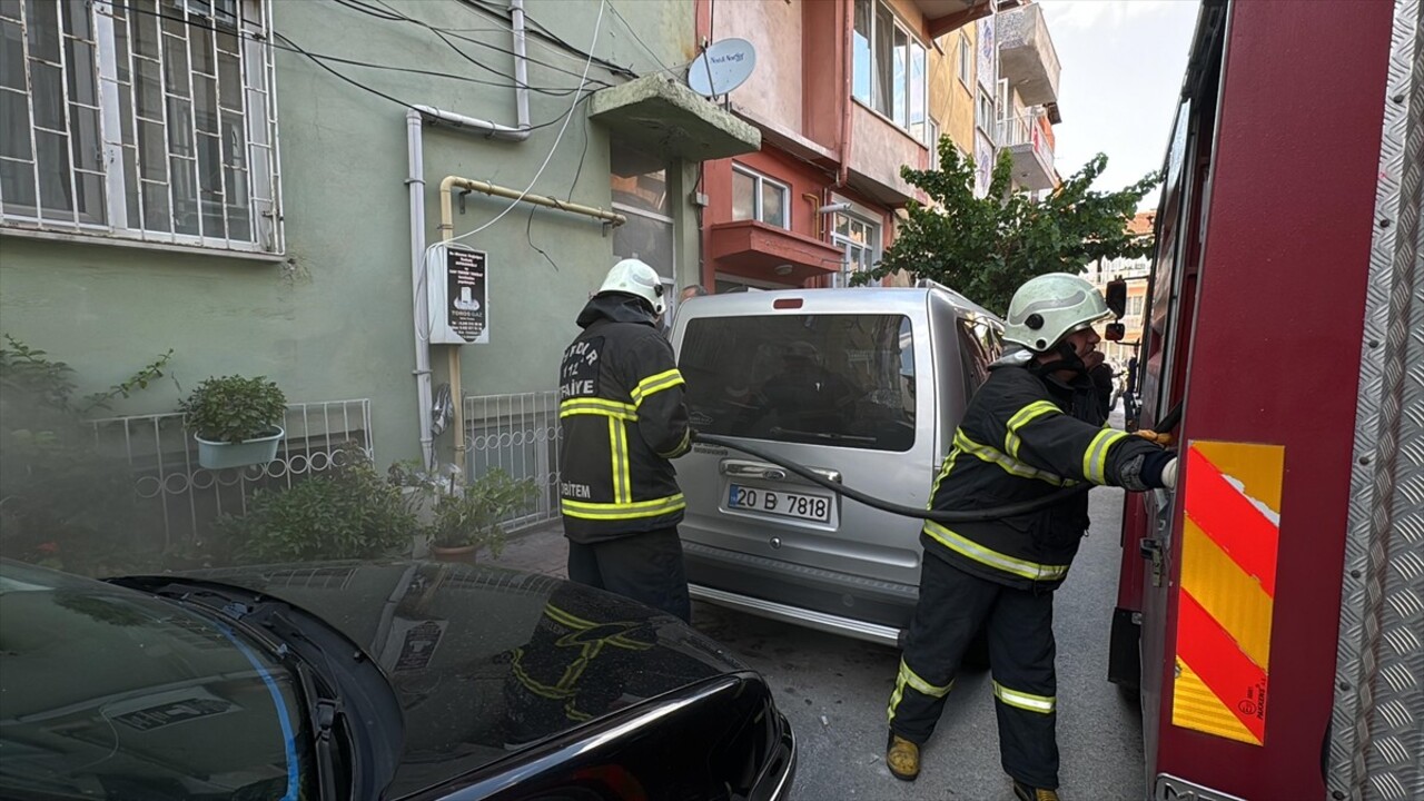 Burdur'da, bir binanın bodrum katında çamaşır makinesinden çıkan yangın söndürüldü.