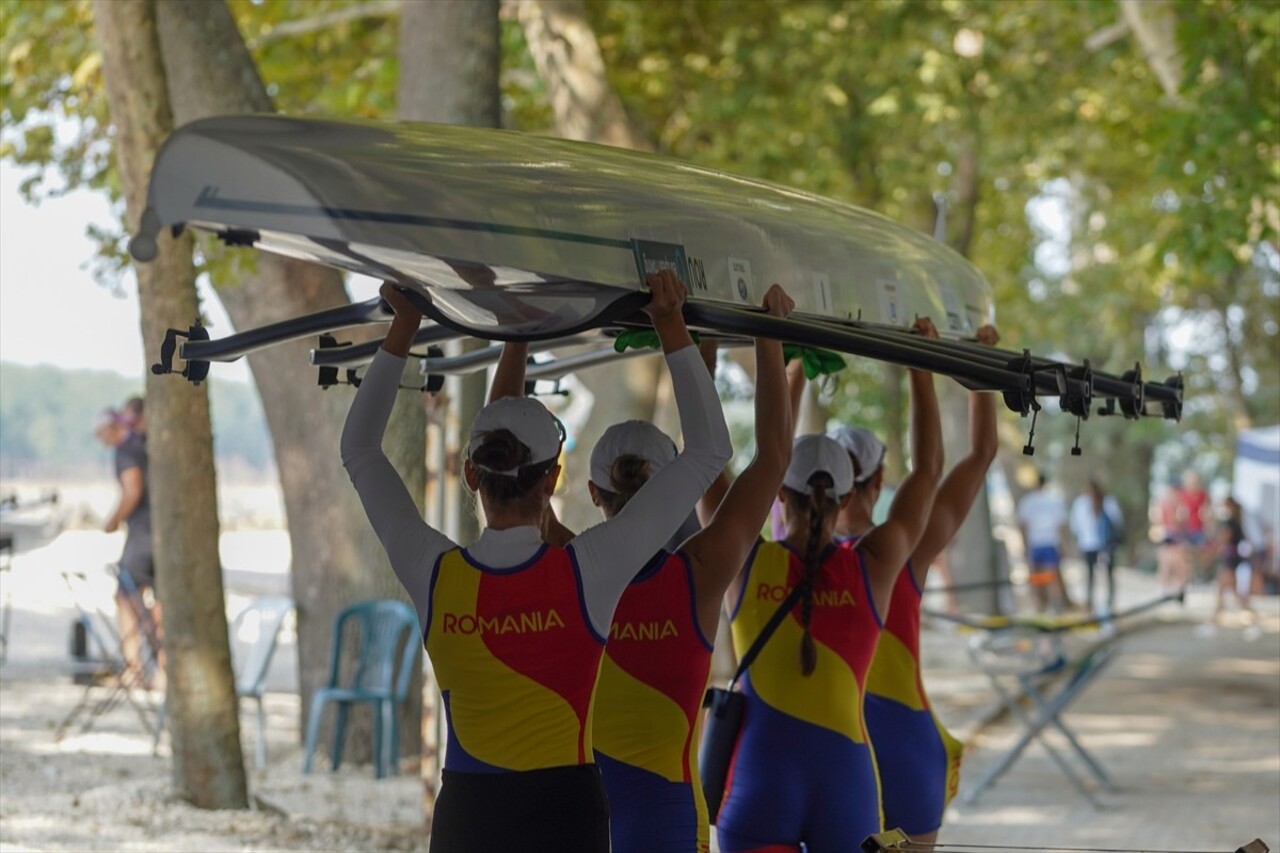 Edirne'de yarın başlayacak Avrupa 23 Yaş Altı Kürek Şampiyonası öncesi sporcular antrenman yaptı....