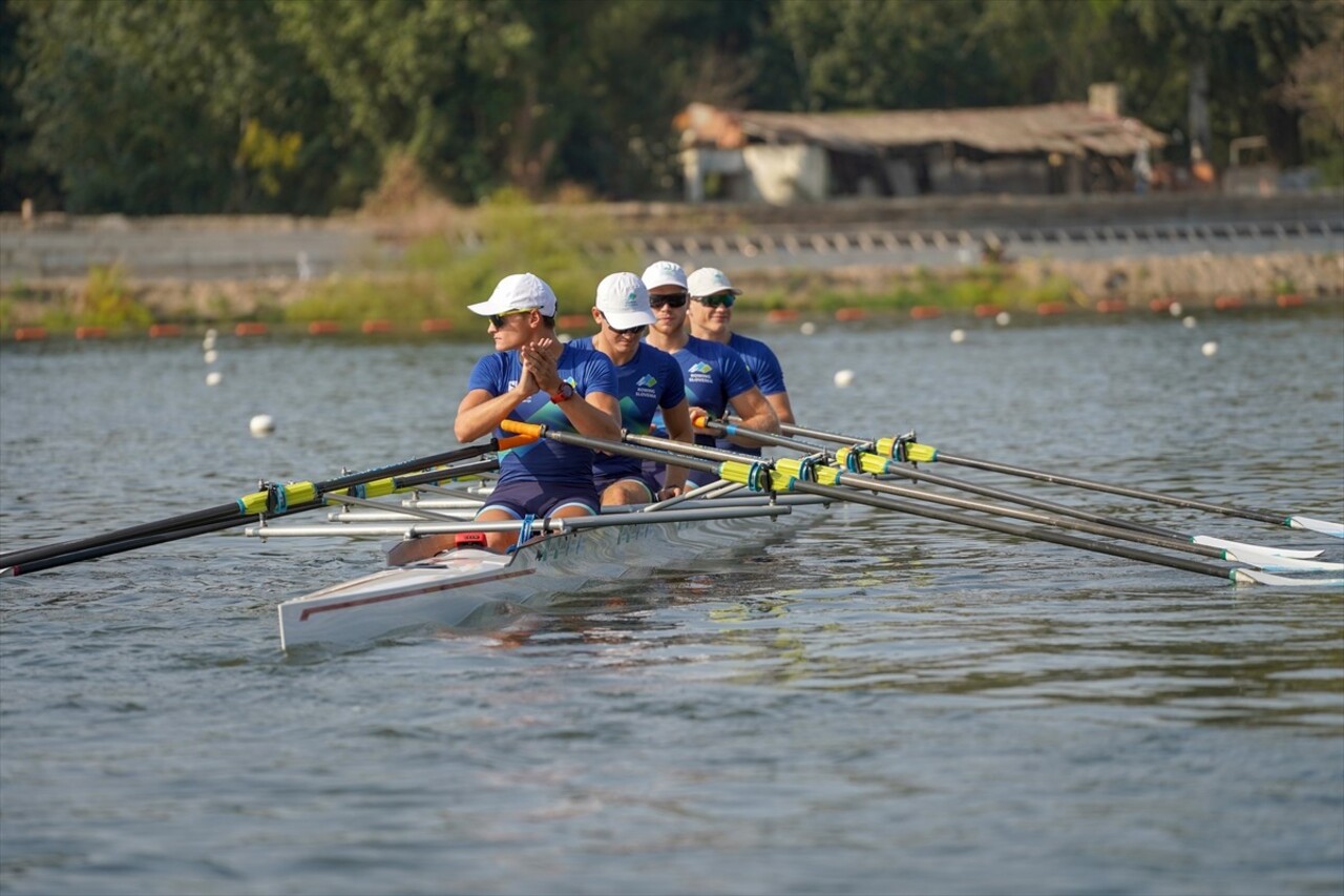 Edirne'de yarın başlayacak Avrupa 23 Yaş Altı Kürek Şampiyonası öncesi sporcular antrenman yaptı....