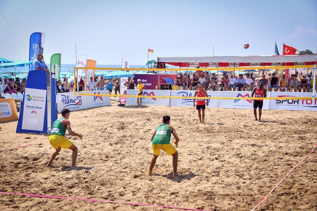 Voleybolda Pro Beach Tour Mersin Etabı, Erdemli ilçesindeki Kızkalesi sahilinde başladı. 21'i...