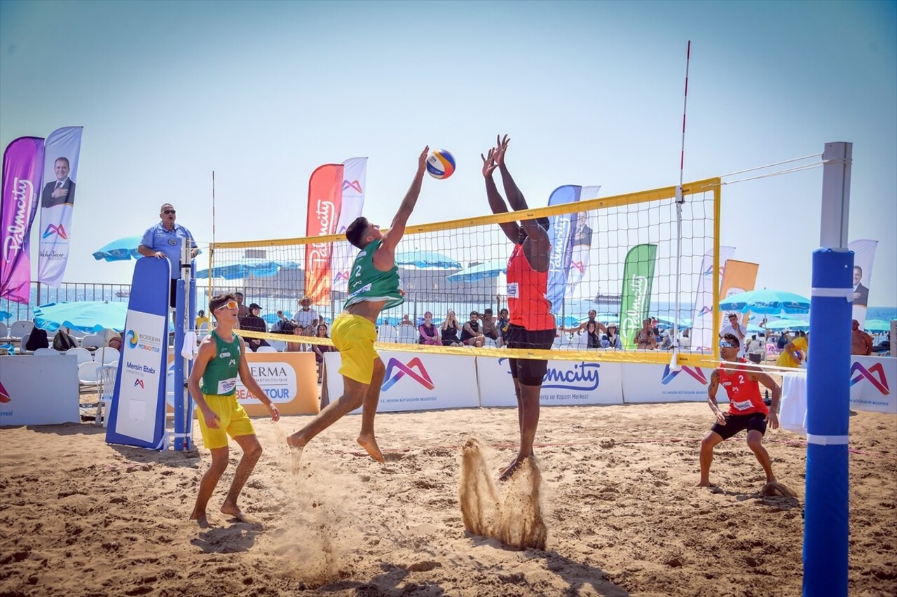 Voleybolda Pro Beach Tour Mersin Etabı, Erdemli ilçesindeki Kızkalesi sahilinde başladı. 21'i...