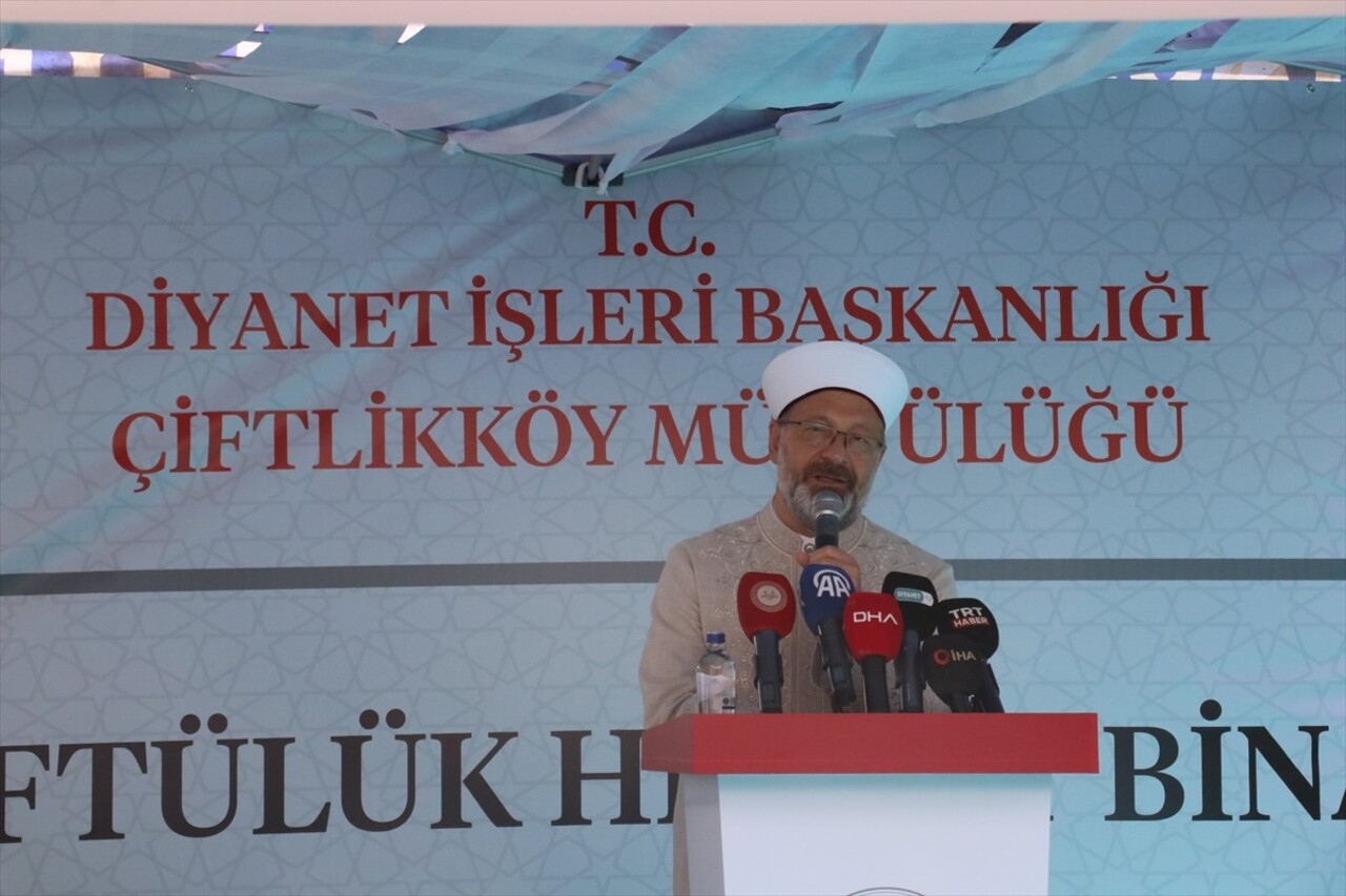 Diyanet İşleri Başkanı Ali Erbaş, Yalova'nın Çiftlikköy ilçesinde müftülüğün yeni hizmet binasının...