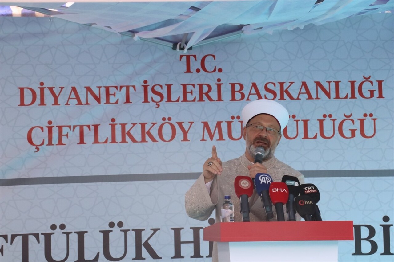 Diyanet İşleri Başkanı Ali Erbaş, Yalova'nın Çiftlikköy ilçesinde müftülüğün yeni hizmet binasının...