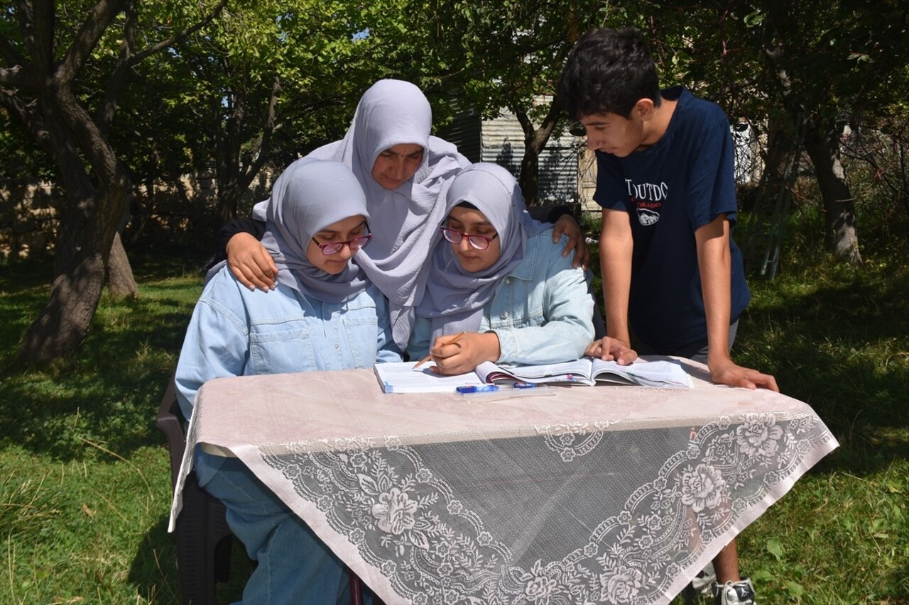  Van'da geçen yıl Yükseköğretim Kurumları Sınavı'nda (YKS) daha yüksek puan almasına rağmen eğitim...