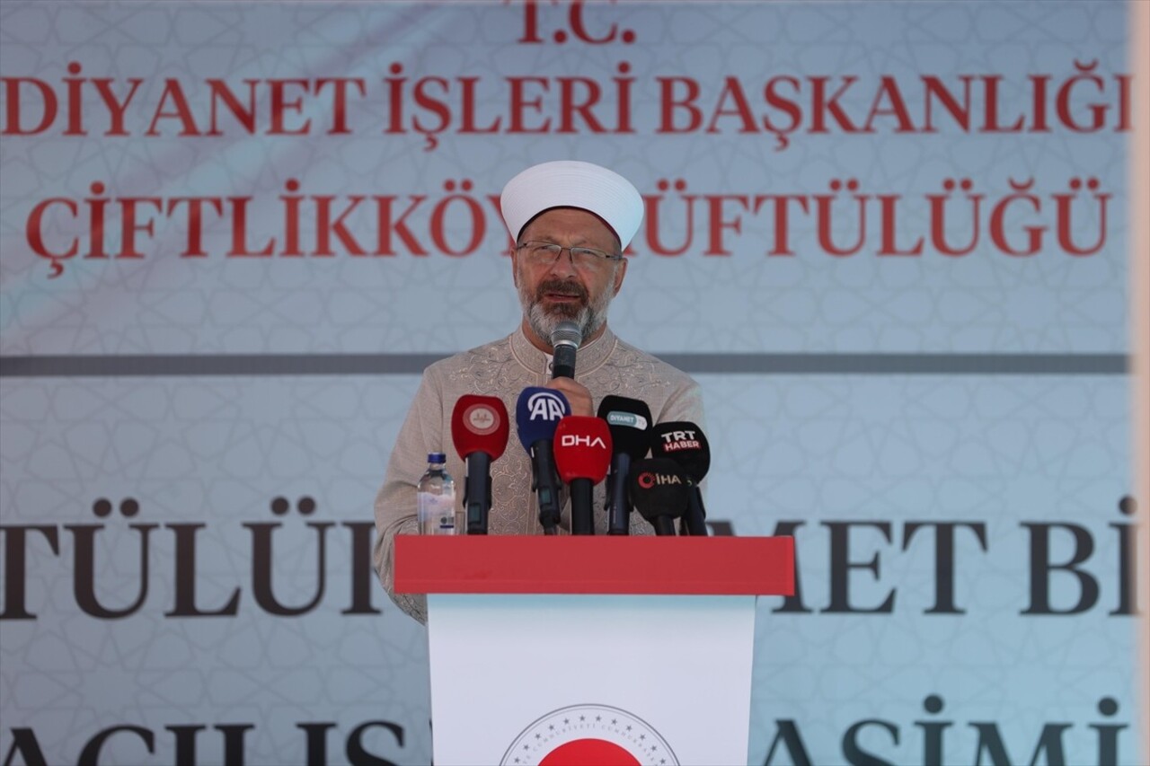 Diyanet İşleri Başkanı Ali Erbaş, Yalova'nın Çiftlikköy ilçesinde müftülüğün yeni hizmet binasının...