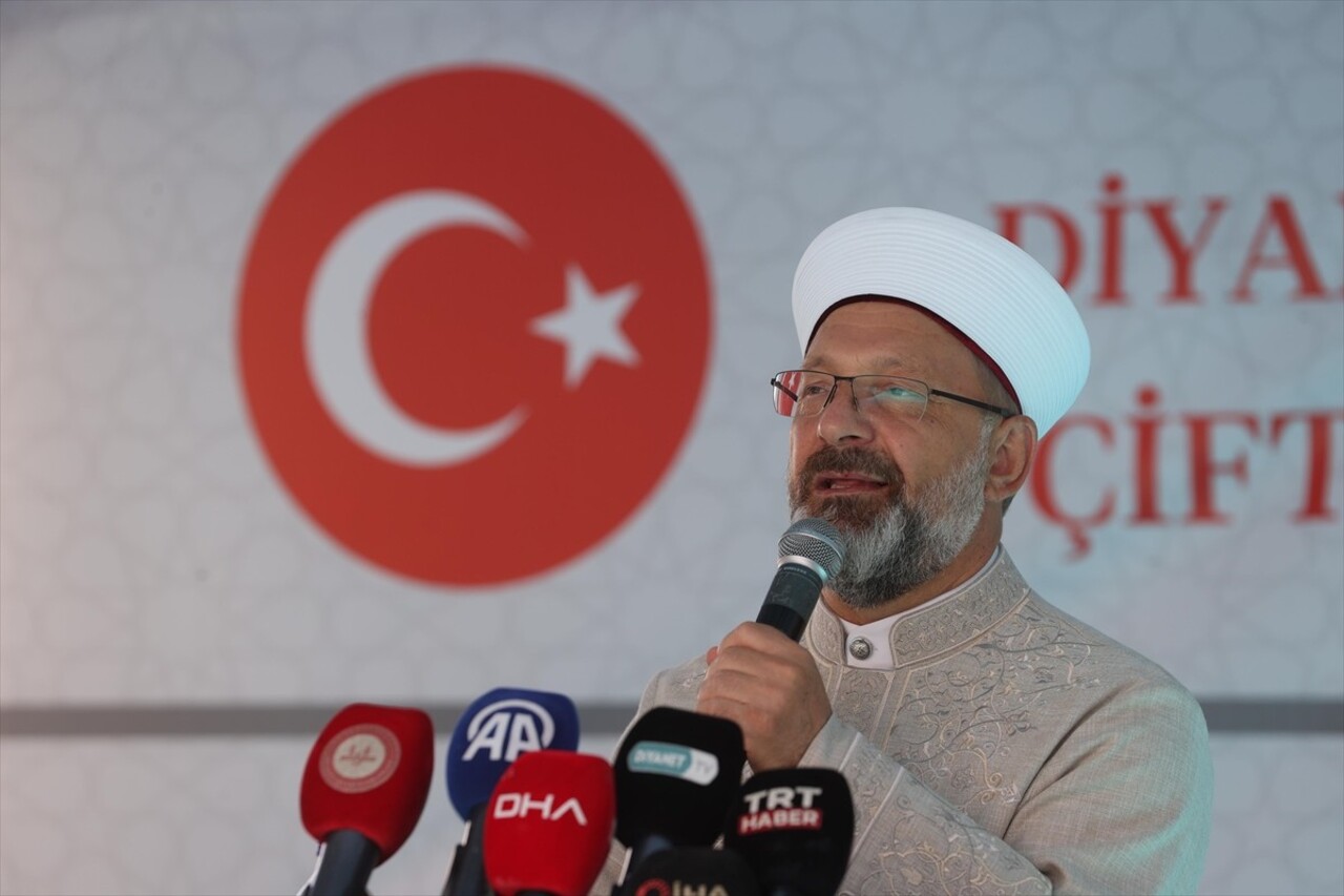 Diyanet İşleri Başkanı Ali Erbaş, Yalova'nın Çiftlikköy ilçesinde müftülüğün yeni hizmet binasının...