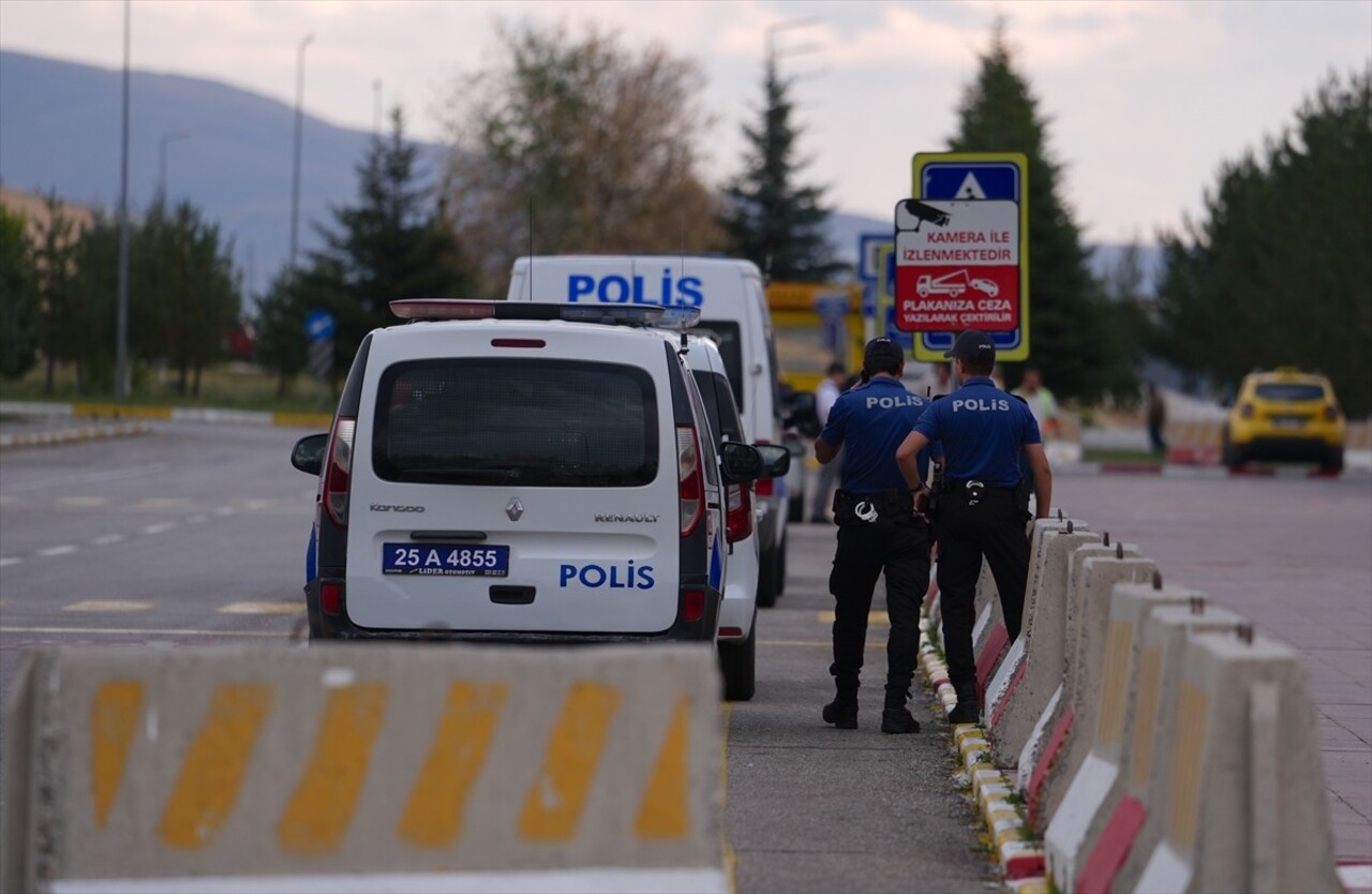 Hindistan-Almanya seferini yapan Vistara Hava Yolları’na ait yolcu uçağı, bomba ihbarı üzerine...