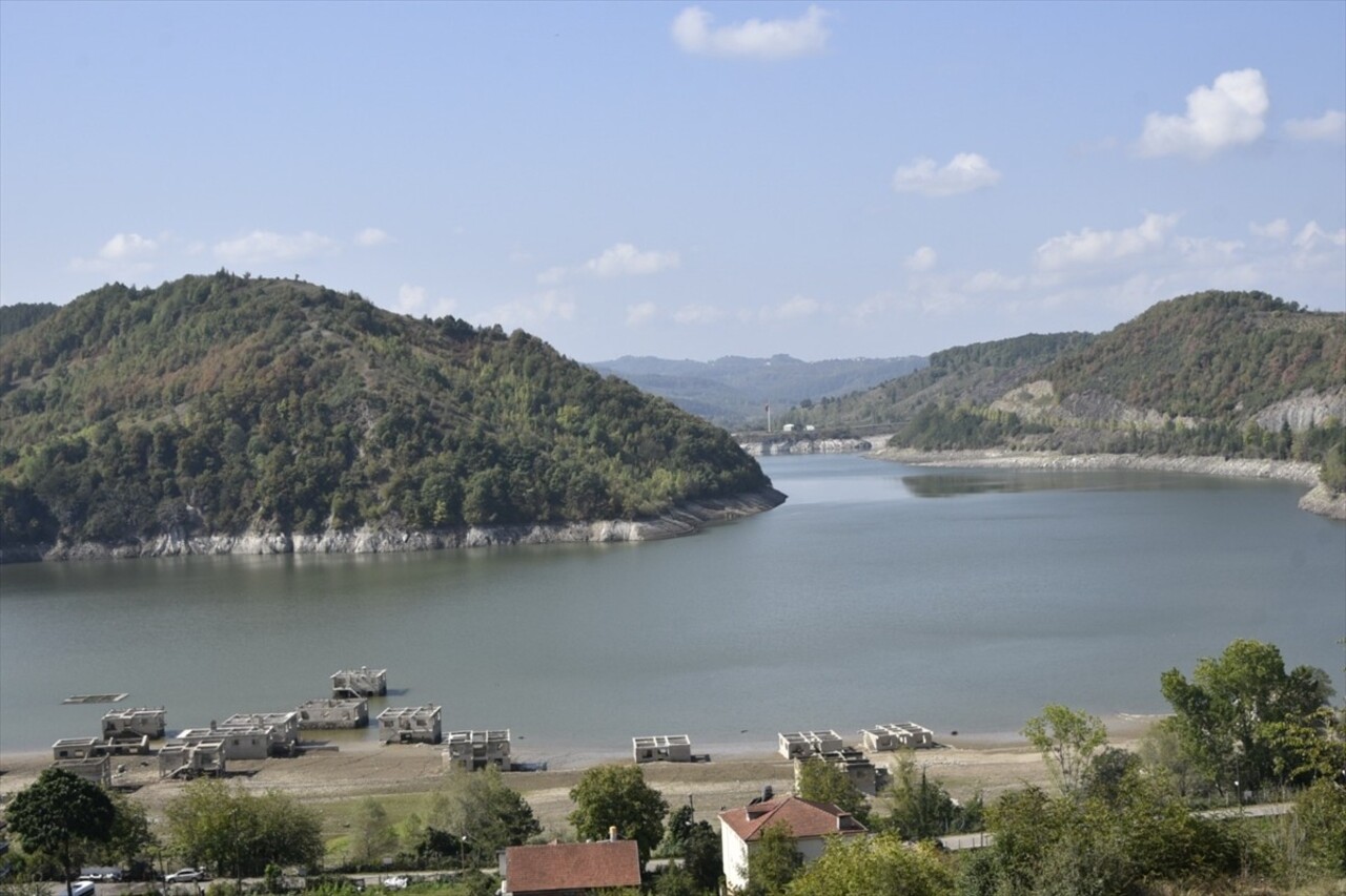 Zonguldak'ın Karadeniz Ereğli ilçesindeki Kızılcapınar Barajı'nda yüksek hava sıcaklıkları ve...