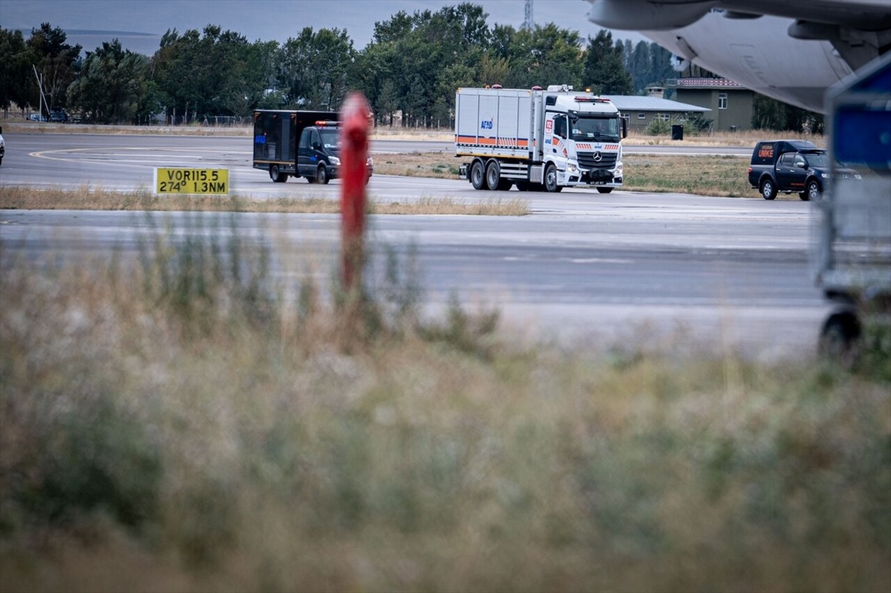 Hindistan-Almanya seferini yapan Vistara Hava Yolları’na ait yolcu uçağı, bomba ihbarı üzerine...