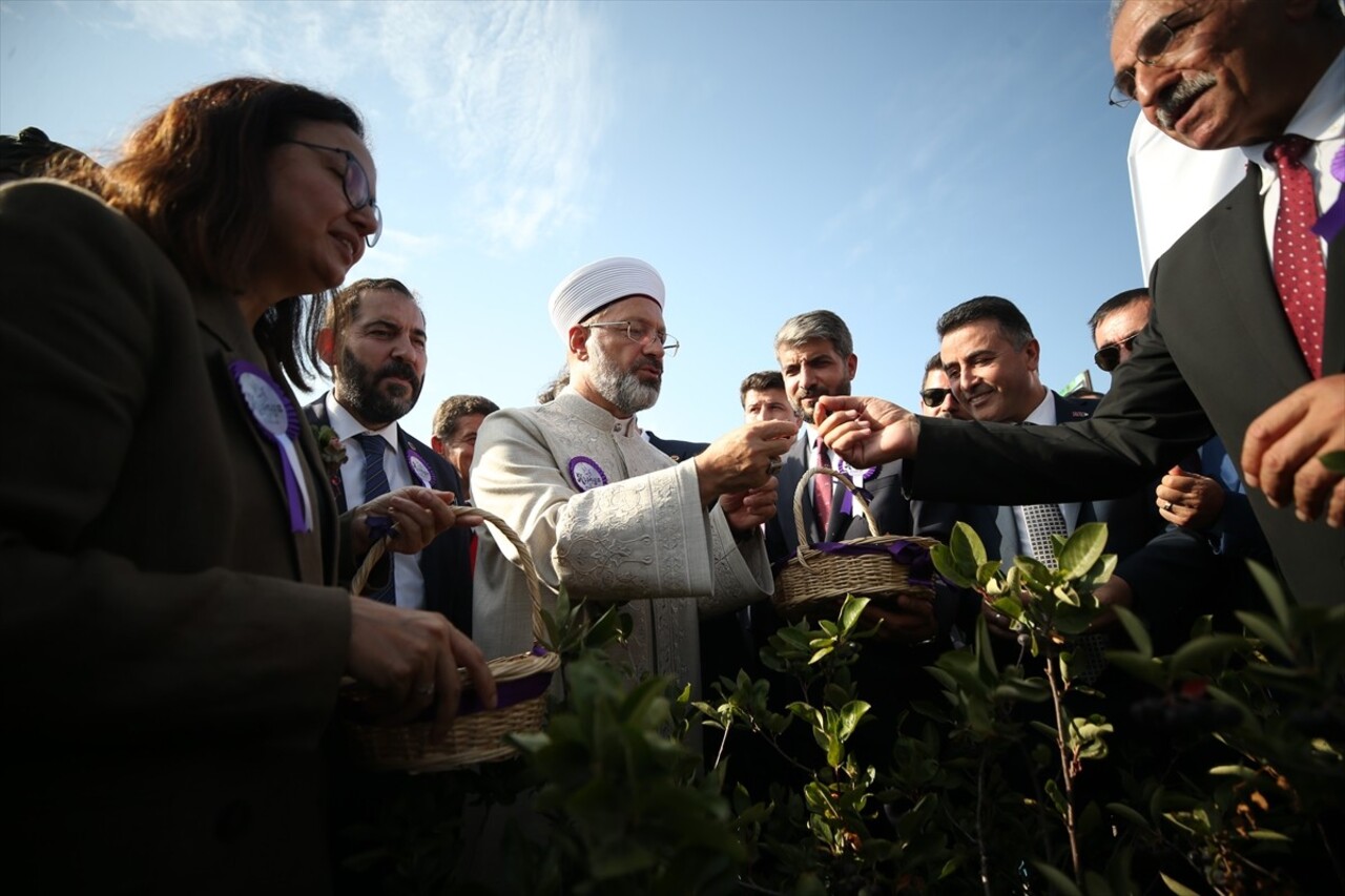 Diyanet İşleri Başkanı Ali Erbaş, Yalova'nın Çiftlikköy ilçesinde kız öğrencilere eğitim verilecek...