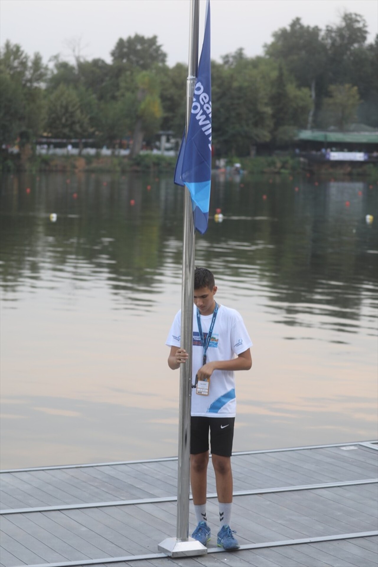 Avrupa Kürek Başkanı Annamarie Phelps, Meriç Nehri kenarındaki tören alanında yapılan seremonide...