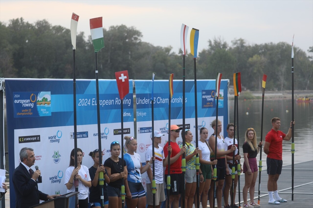 Avrupa Kürek Başkanı Annamarie Phelps, Meriç Nehri kenarındaki tören alanında yapılan seremonide...