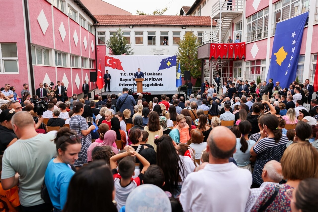 Dışişleri Bakanı Hakan Fidan, Kosova'nın Prizren şehrindeki Motrat Qirazi Okulu'ndaki programda...