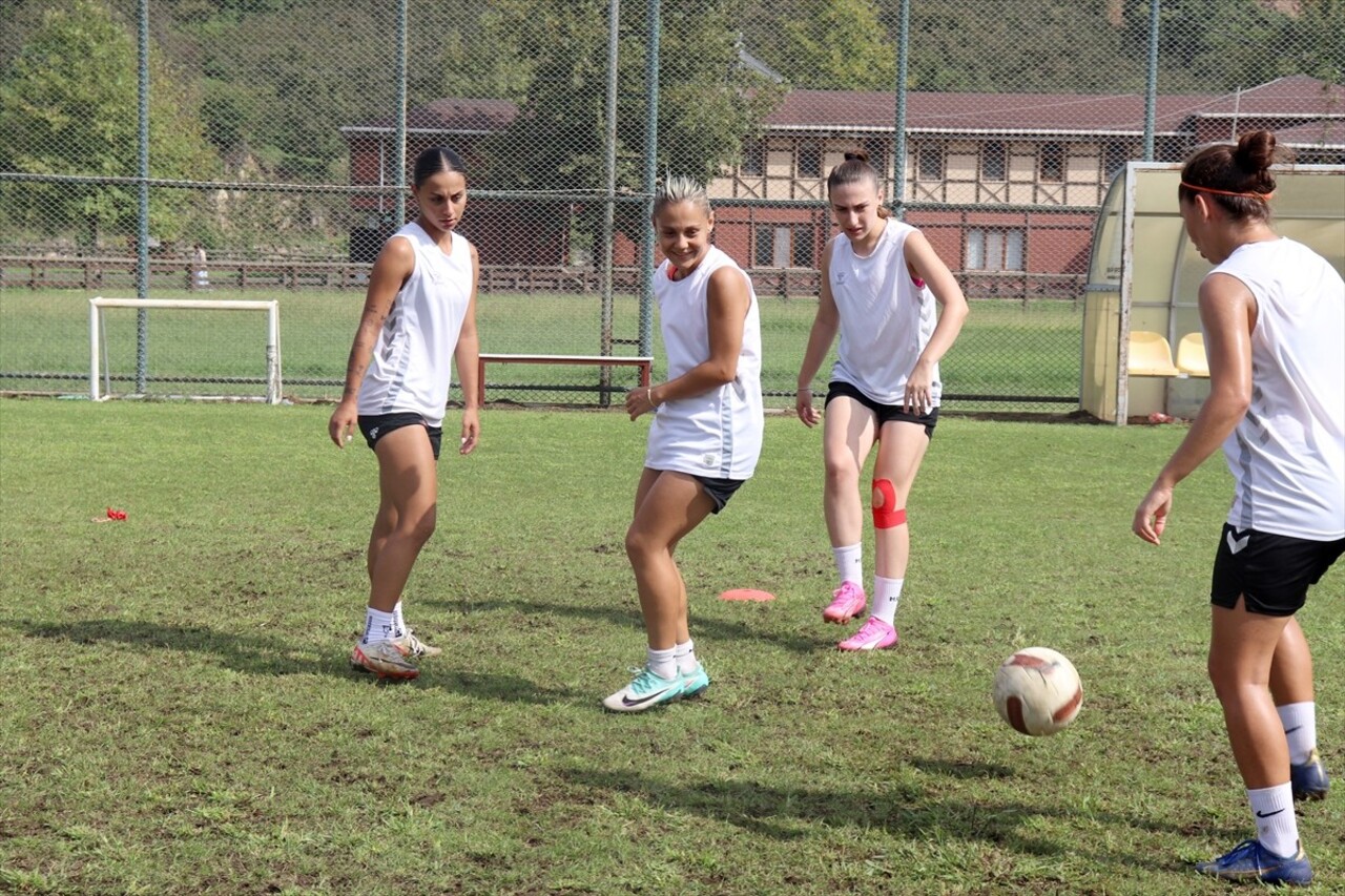 Turkcell Kadın Futbol Süper Ligi'nin ilk haftasında yarın sahasında Bornova Hitabspor ile...