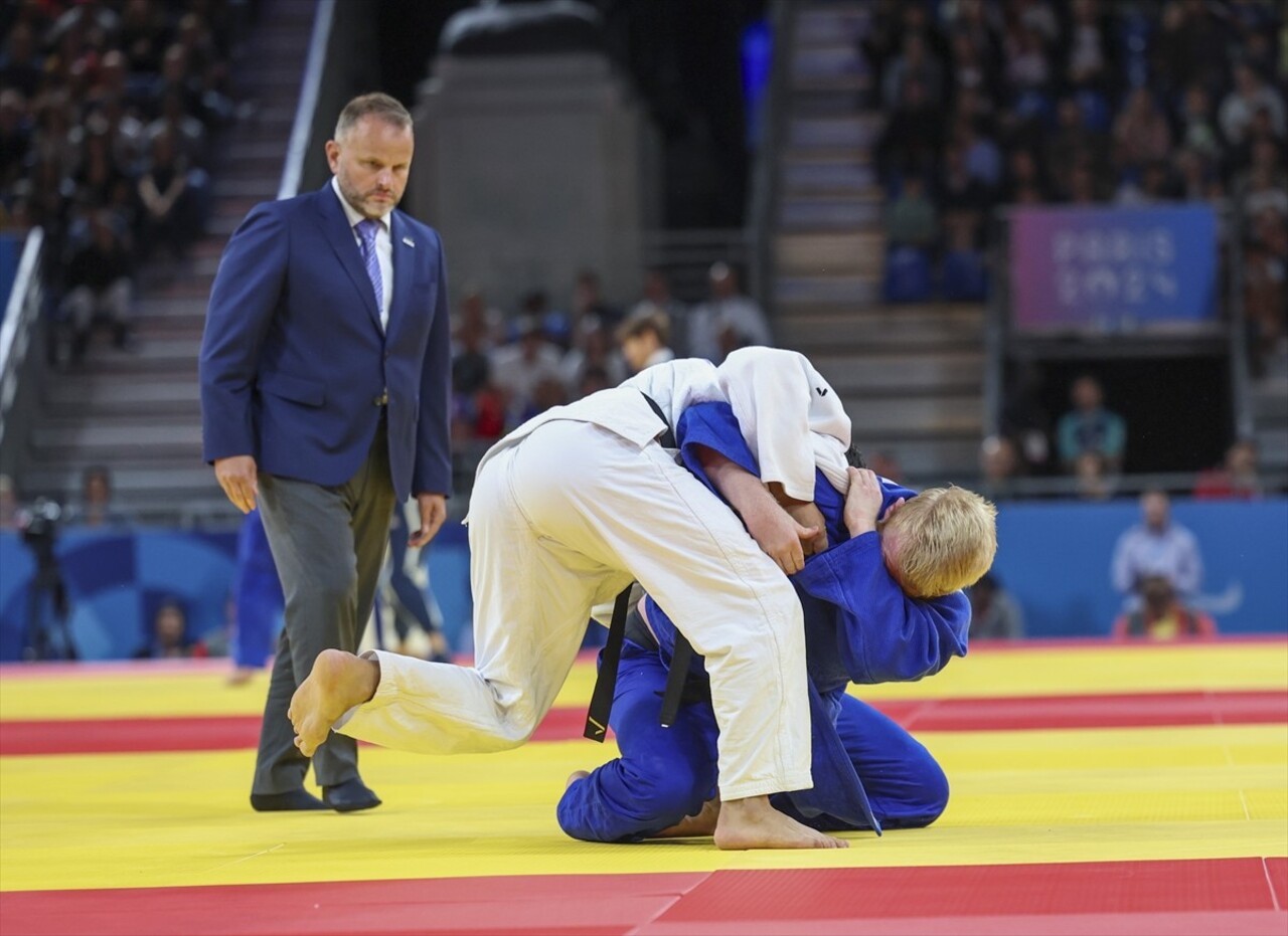 Paris 2024 Paralimpik Oyunları'nda judo erkekler +90 kilo J2 kategorisi yarı finali Champ-de-Mars...