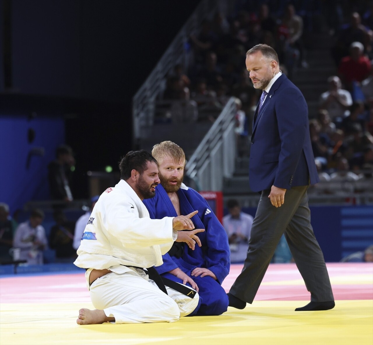 Paris 2024 Paralimpik Oyunları'nda judo erkekler +90 kilo J2 kategorisi yarı finali Champ-de-Mars...