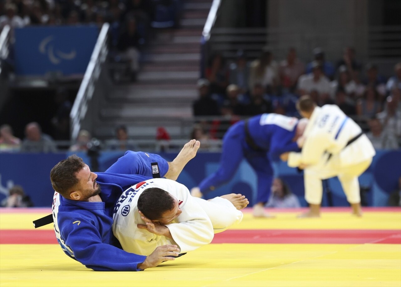 Paris 2024 Paralimpik Oyunları'nda judo erkekler 90 kilo J1 kategorisi yarı finali Champ-de-Mars...