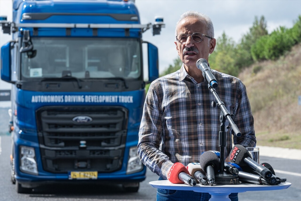 Ulaştırma ve Altyapı Bakanı Abdulkadir Uraloğlu, Ford Trucks'ın Seviye-4 Otoyol Pilotu...