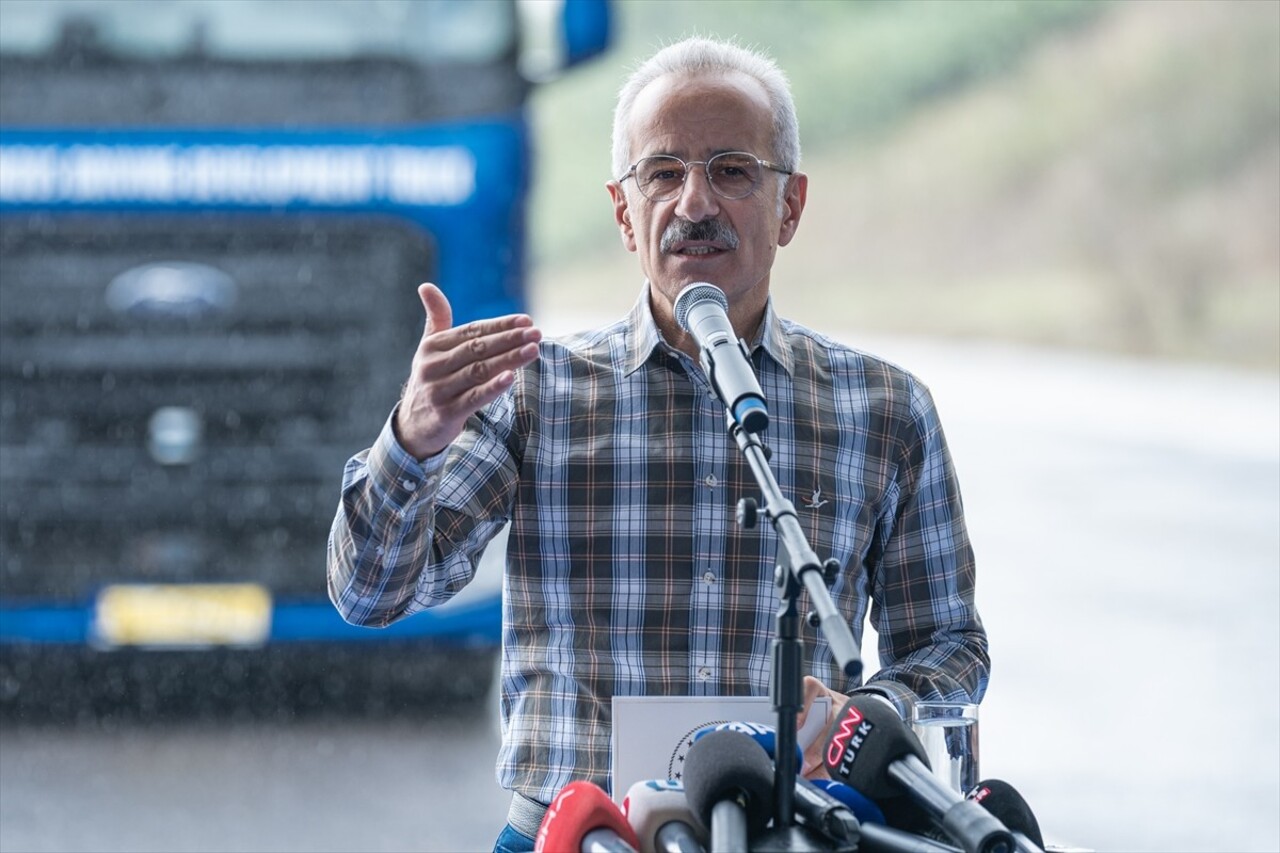 Ulaştırma ve Altyapı Bakanı Abdulkadir Uraloğlu, Ford Trucks'ın Seviye-4 Otoyol Pilotu...