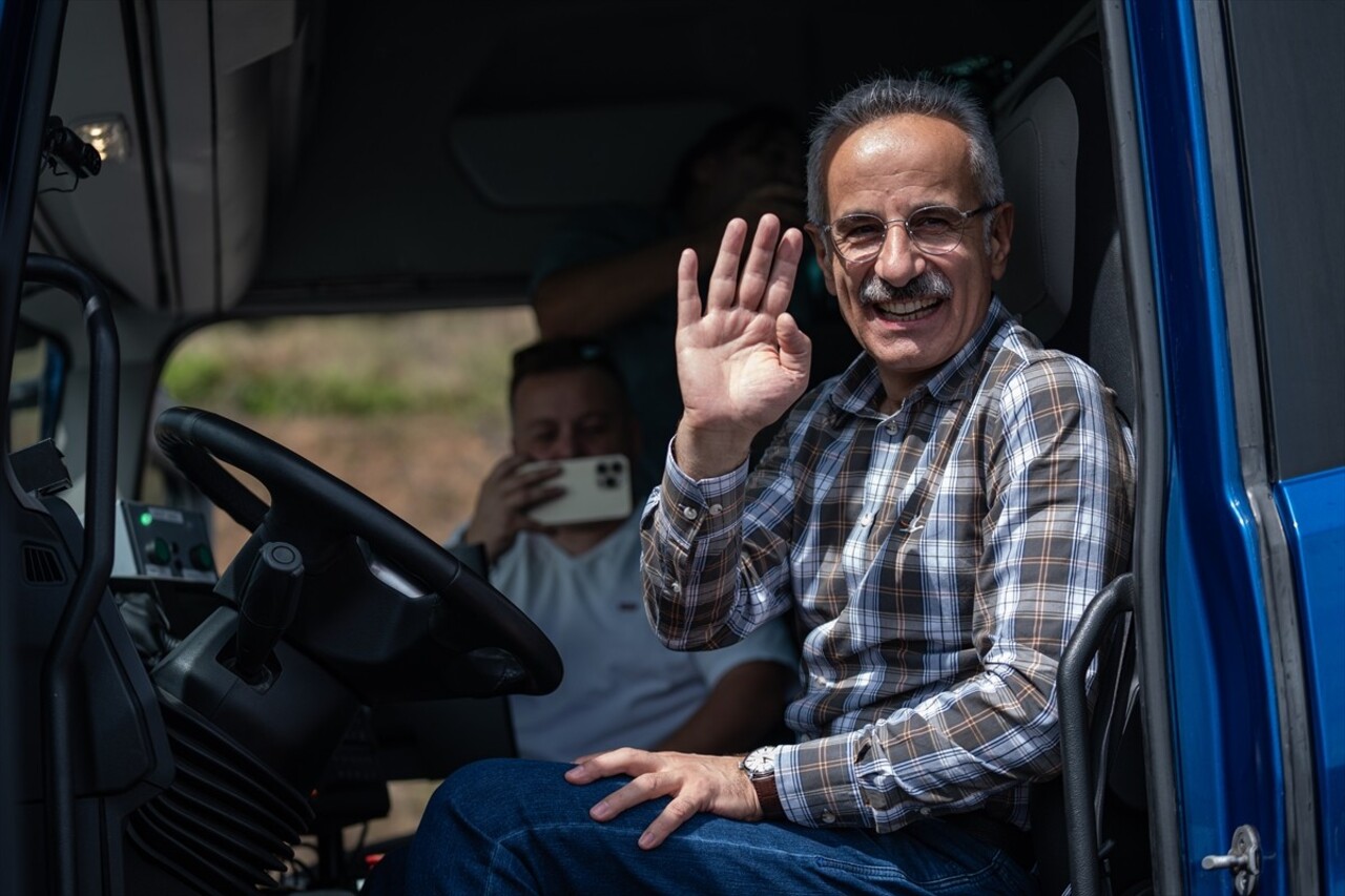 Ulaştırma ve Altyapı Bakanı Abdulkadir Uraloğlu, Ford Trucks'ın Seviye-4 Otoyol Pilotu...