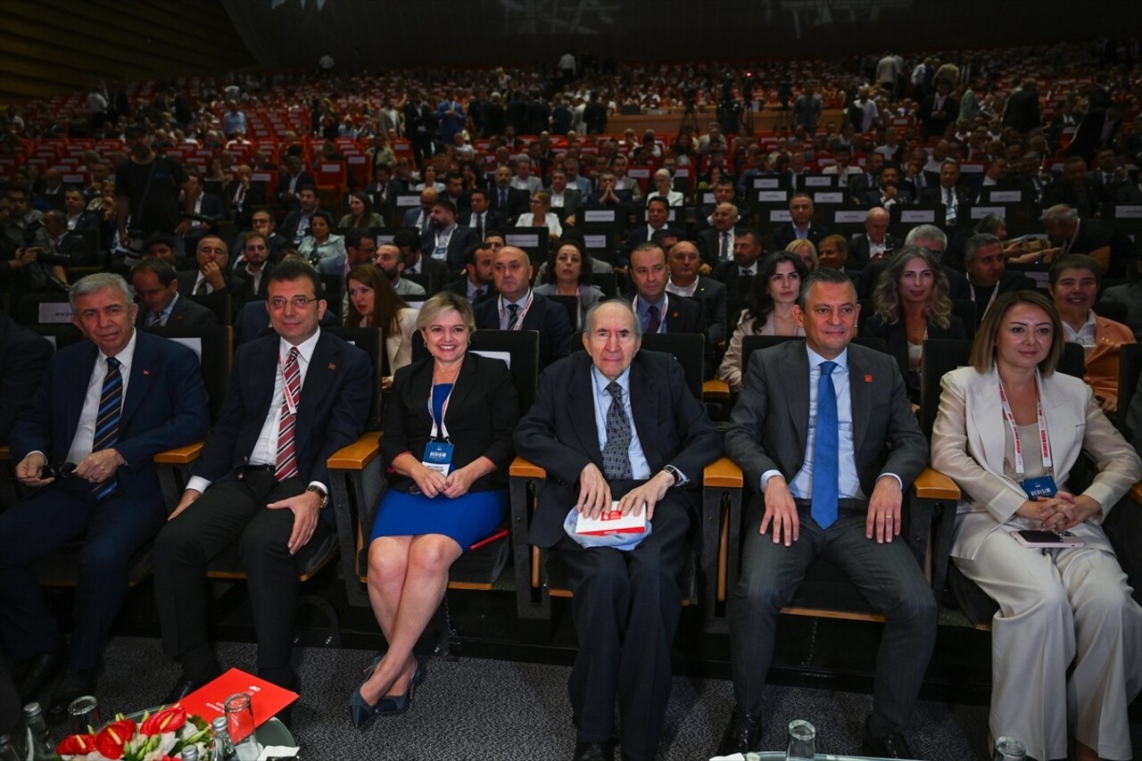 CHP Genel Başkanı Özgür Özel, parti programının görüşüldüğü ATO Congresium'daki "İkinci Yüzyıl...