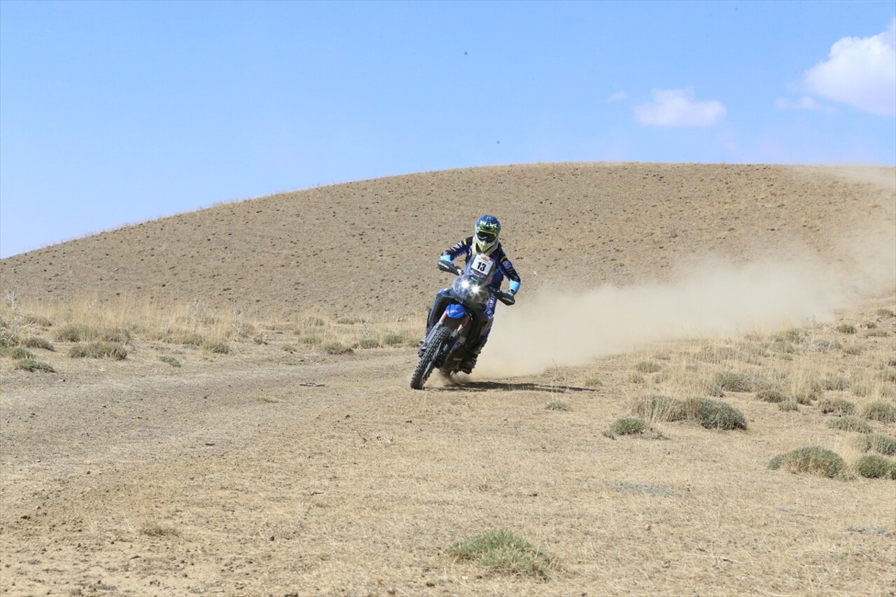 Mersin'de 31 Ağustos'ta start alan 14. TransAnatolia Rally Raid yarışı, Van'da düzenlenen kupa...