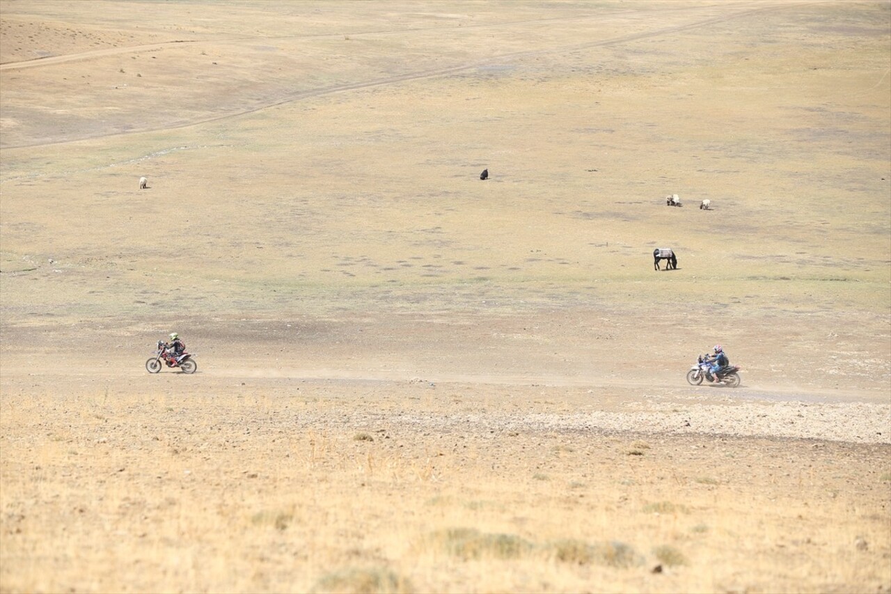 Mersin'de 31 Ağustos'ta start alan 14. TransAnatolia Rally Raid yarışı, Van'da düzenlenen kupa...