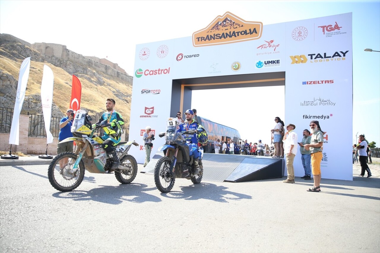 Mersin'de 31 Ağustos'ta start alan 14. TransAnatolia Rally Raid yarışı, Van'da düzenlenen kupa...