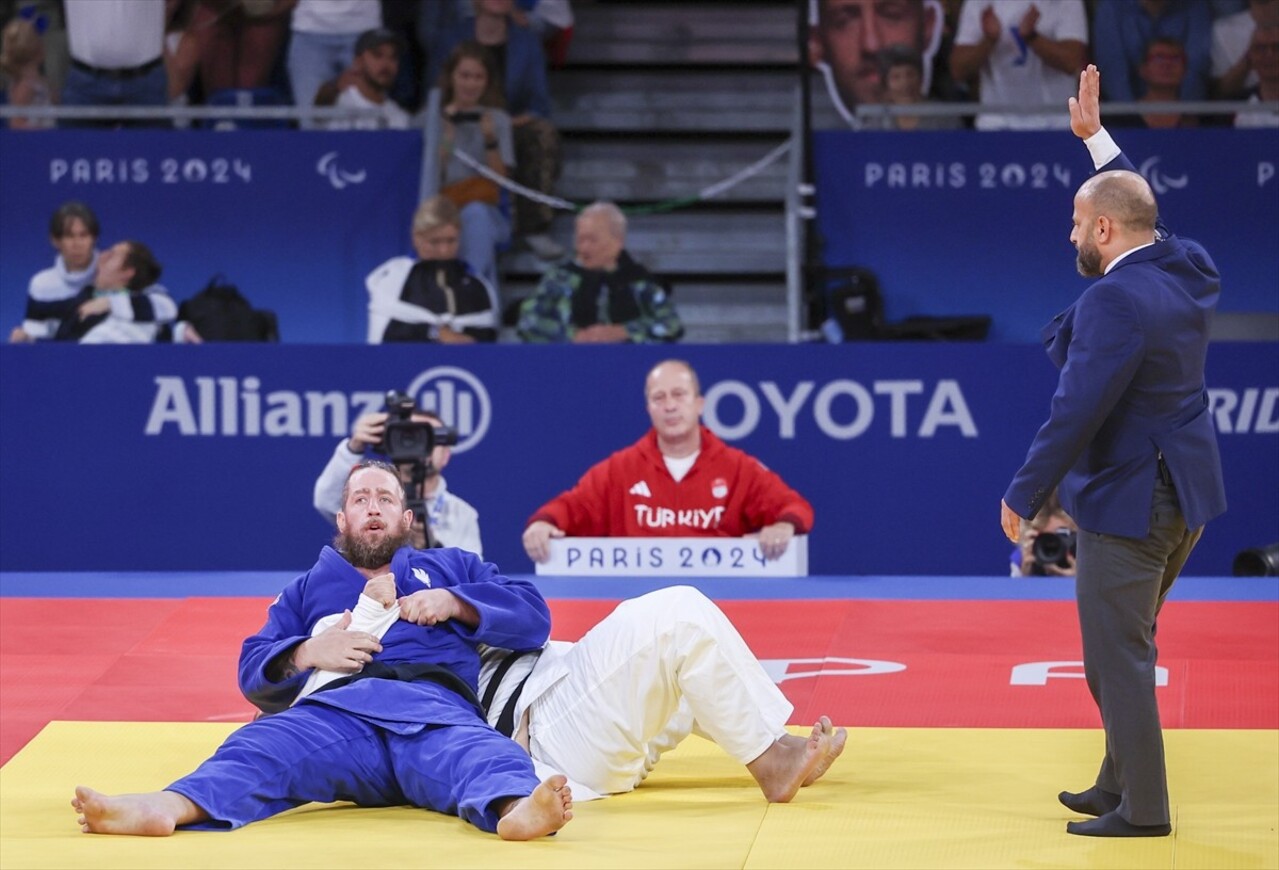 Paris 2024 Paralimpik Oyunları'nda, Champ-de-Mars Arena'daki judo müsabakalarında milli sporcu...