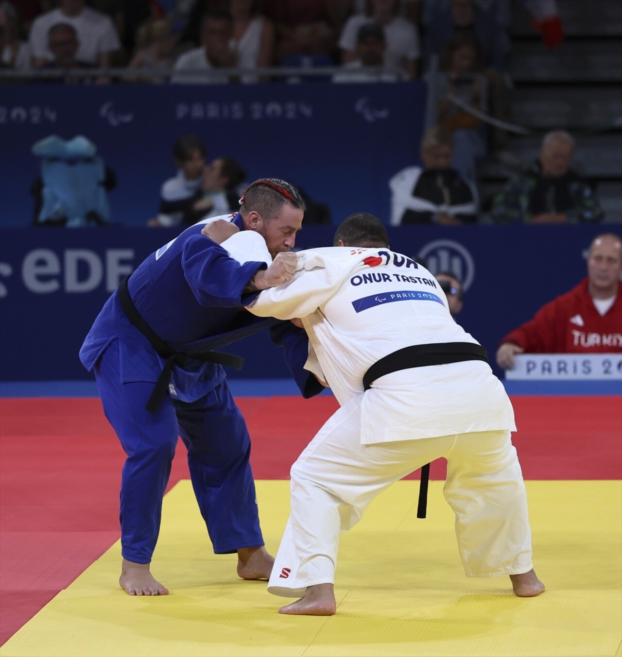 Paris 2024 Paralimpik Oyunları'nda, Champ-de-Mars Arena'daki judo müsabakalarında milli sporcu...