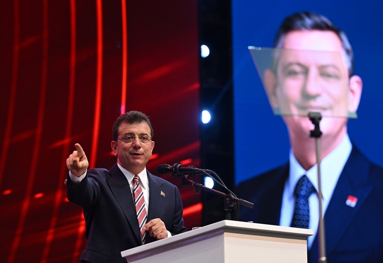 İstanbul Büyükşehir Belediye (İBB) Başkanı Ekrem İmamoğlu, CHP'nin parti programının görüşüldüğü...