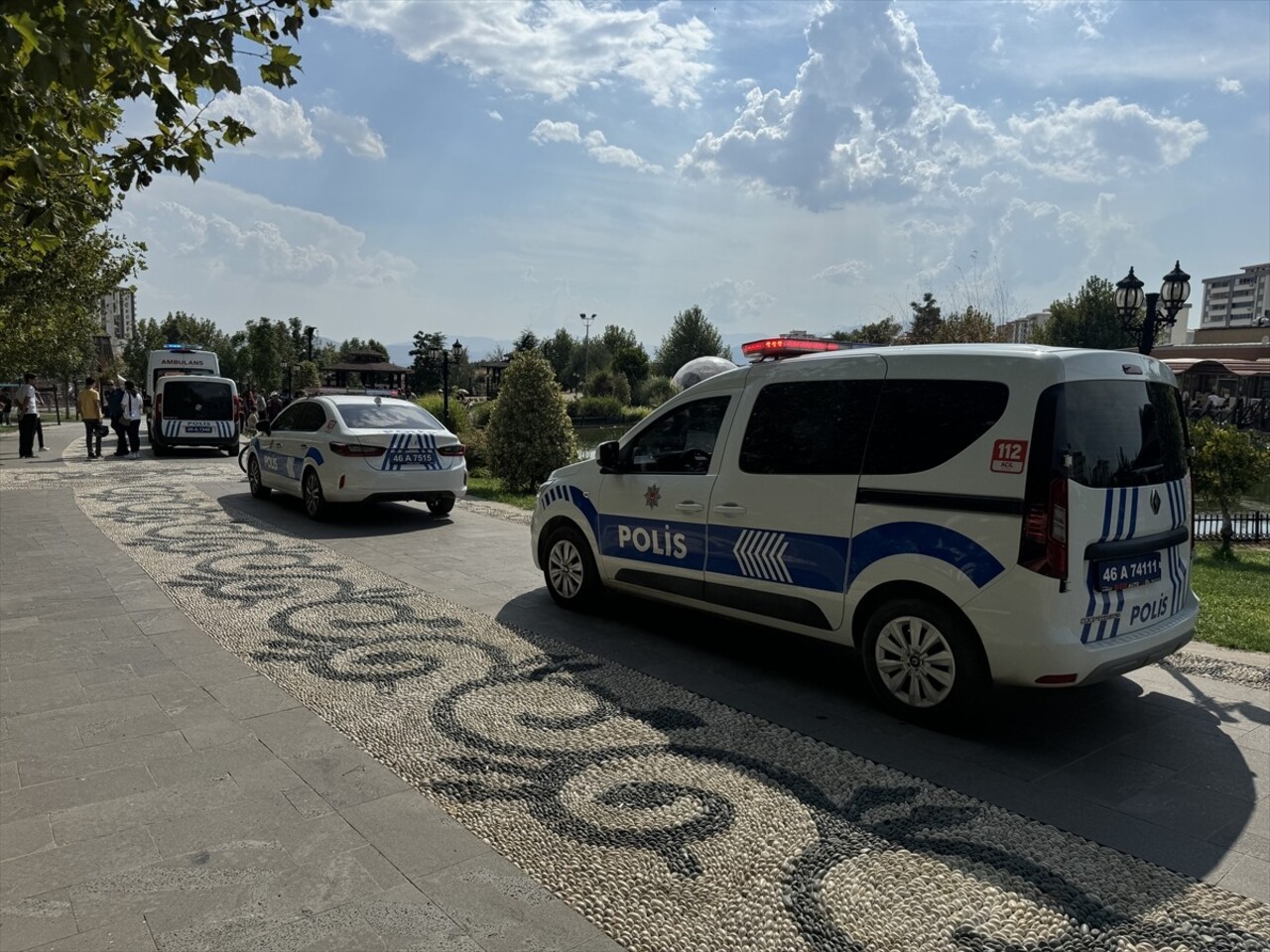 Kahramanmaraş'ın Onikişubat ilçesinde, gölette boğulma tehlikesi geçiren çocuk, hastanede tedavi...