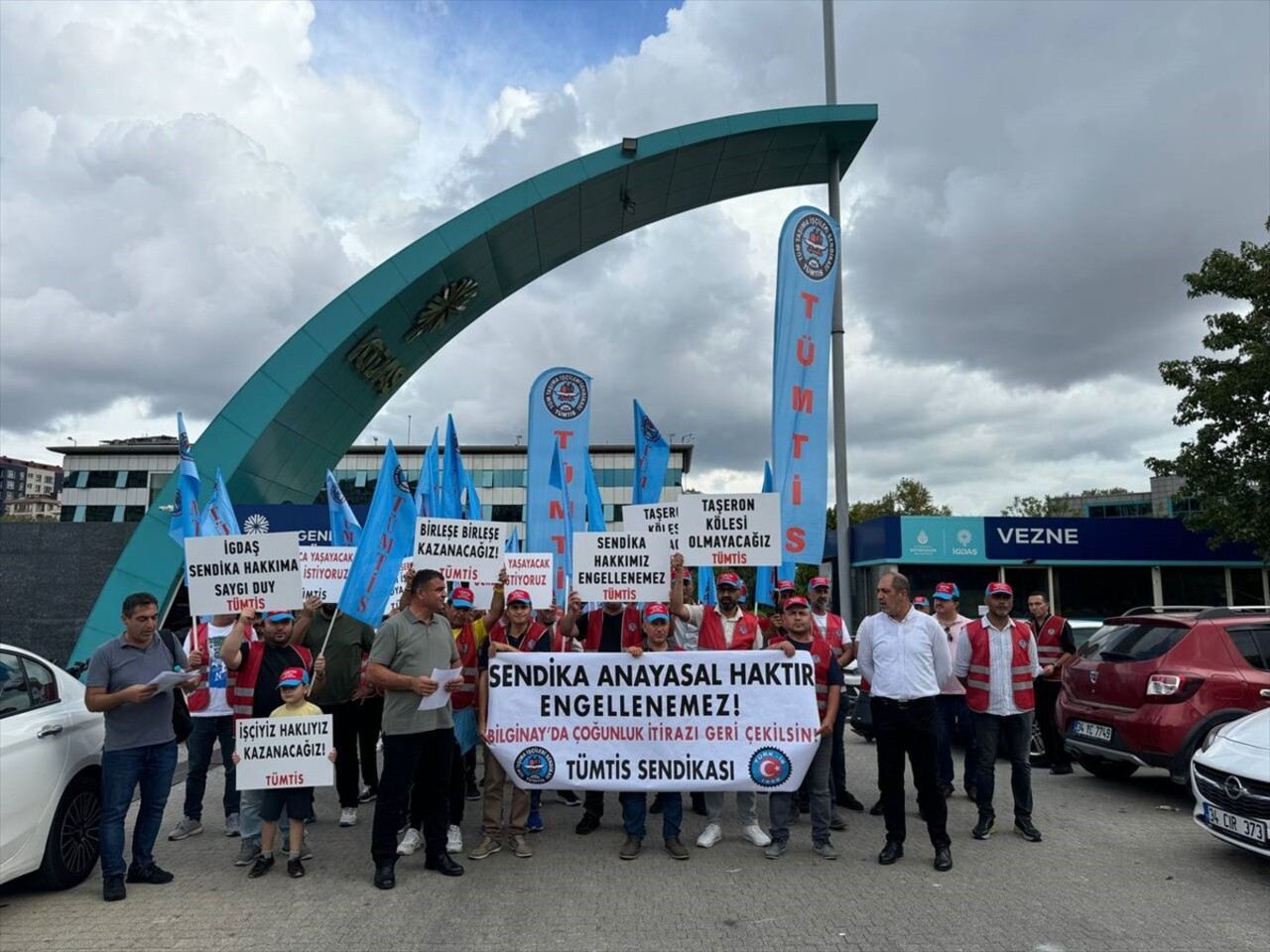 
Tüm Taşıma İşçileri Sendikasına (TÜMTİS) üye şoförler, toplu sözleşme hakkından mahrum...