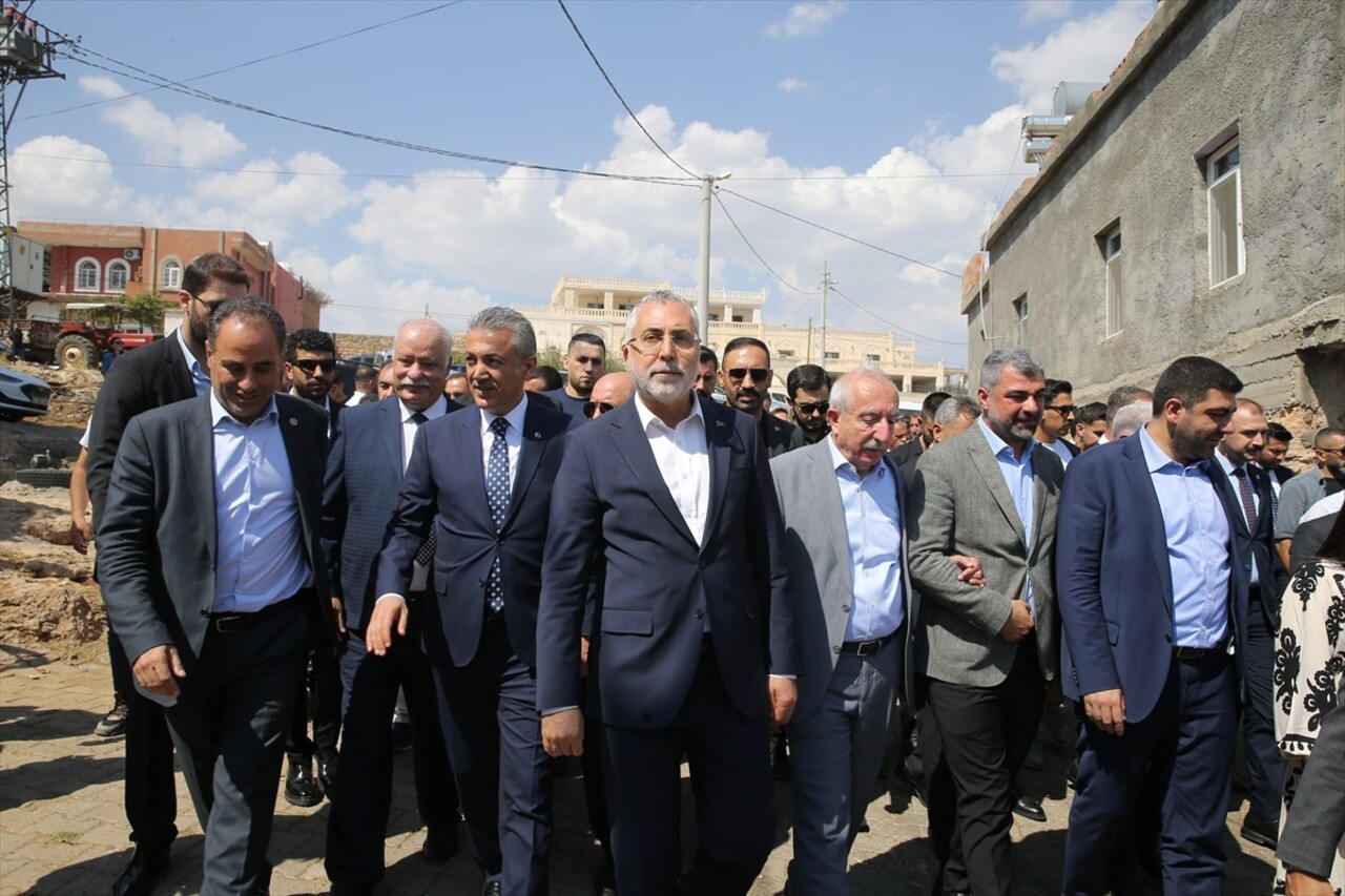 Çalışma ve Sosyal Güvenlik Bakanı Vedat Işıkhan, Mardin'de barış yemeğine katıldı, çeşitli...