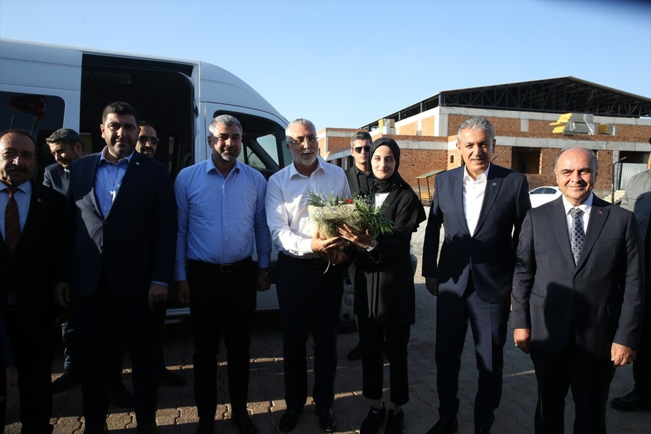 Çalışma ve Sosyal Güvenlik Bakanı Vedat Işıkhan, Mardin'de barış yemeğine katıldı, çeşitli...