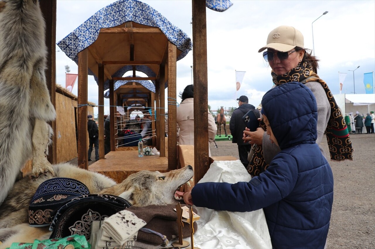 Kazakistan'ın başkenti Astana'da 10 hektarlık alana inşa edilen "Göçebeler Dünyası Etno Köyü"...