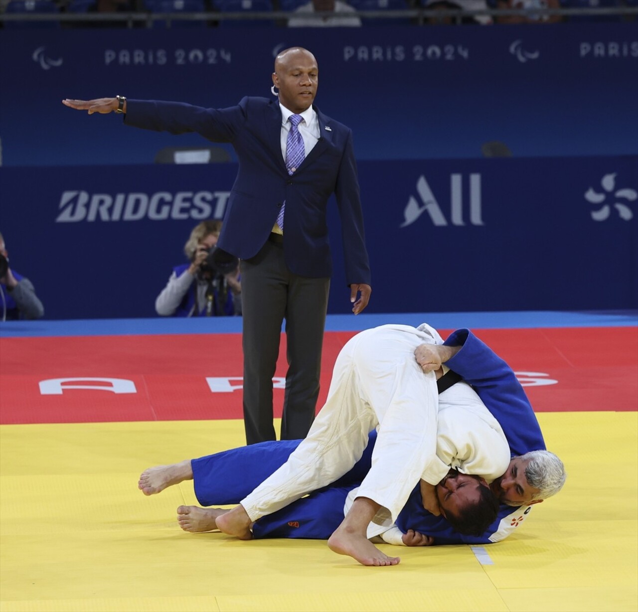 Paris 2024 Paralimpik Oyunları'nda judoda erkekler +90 kilo J2 kategorisinde İbrahim Bölükbaşı...