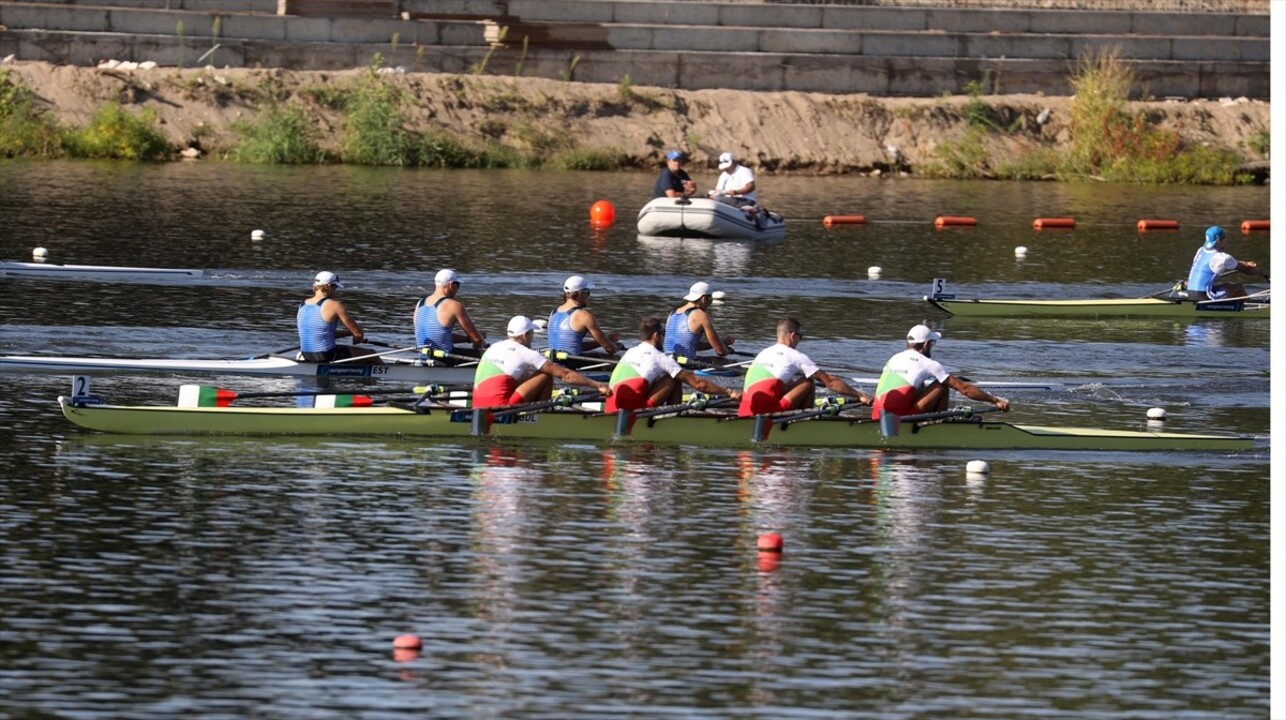 Edirne'de Meriç Nehri'nde oluşturulan parkurda düzenlenen 23 Yaş Altı Avrupa Kürek Şampiyonası'nda...