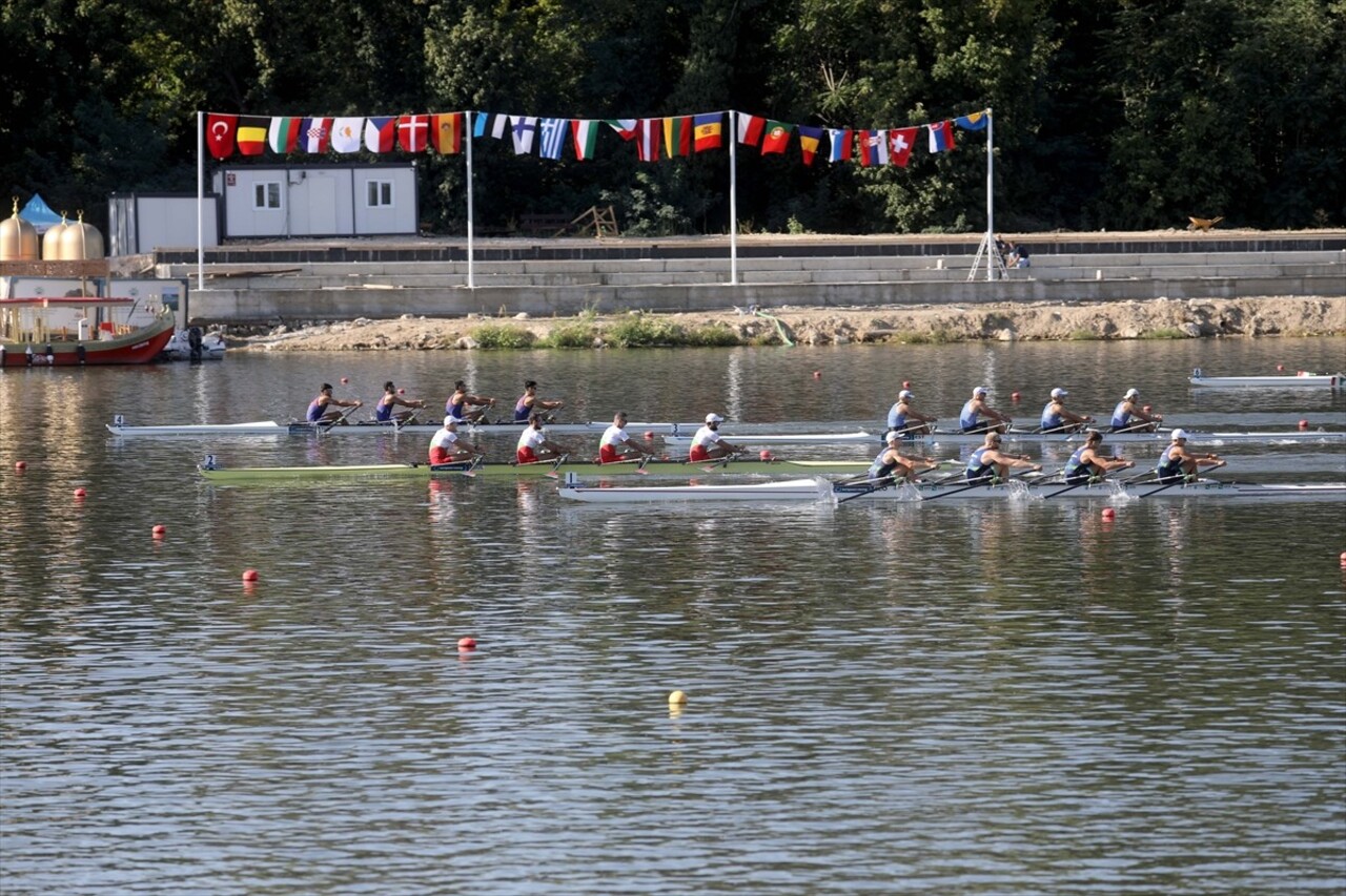 Edirne'de Meriç Nehri'nde oluşturulan parkurda düzenlenen 23 Yaş Altı Avrupa Kürek Şampiyonası'nda...