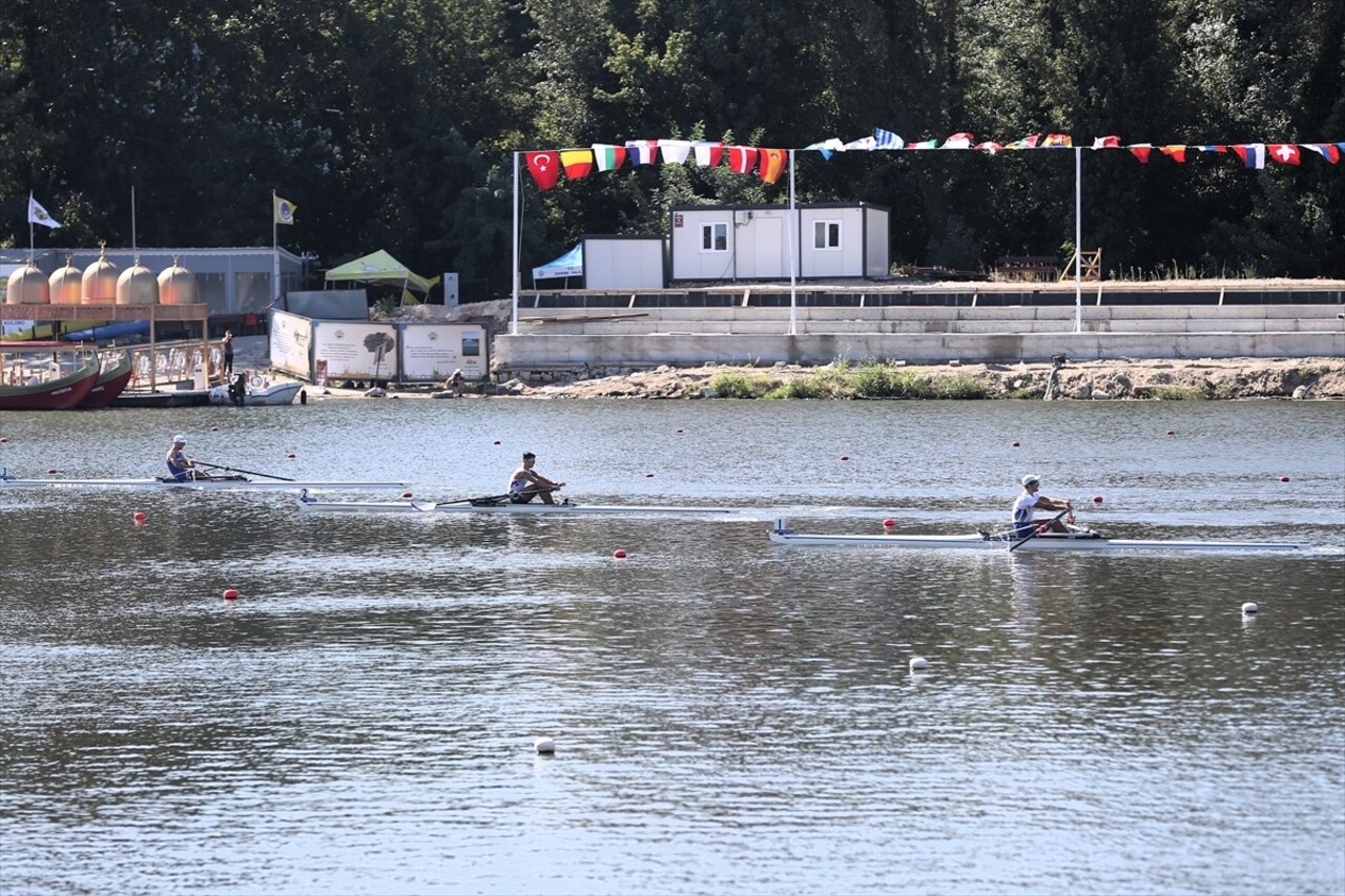 Edirne'de Meriç Nehri'nde oluşturulan parkurda düzenlenen 23 Yaş Altı Avrupa Kürek Şampiyonası'nda...