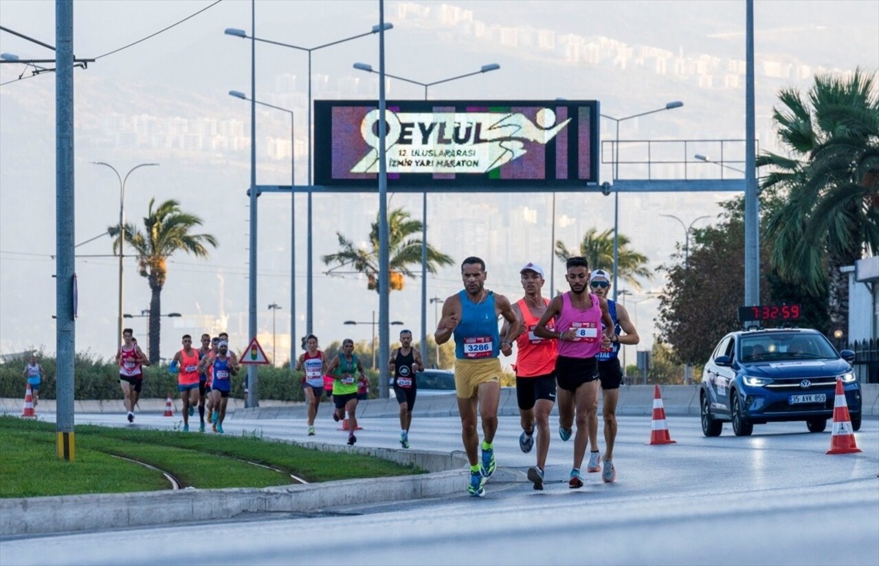 İzmir'in düşman işgalinden kurtuluşunun 102'nci yılı onuruna 12. Uluslararası 9 Eylül İzmir Yarı...